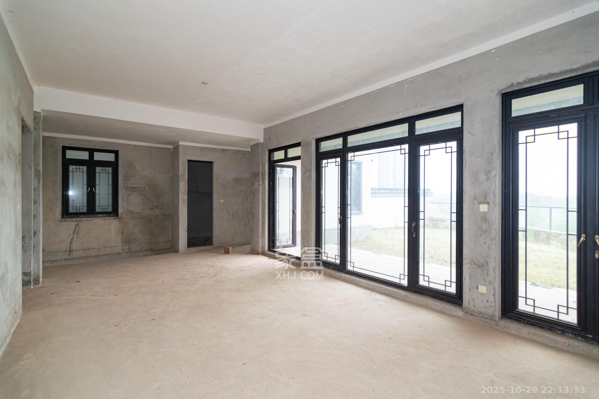 绿城高尔夫小镇  6室3厅4卫    550.0万