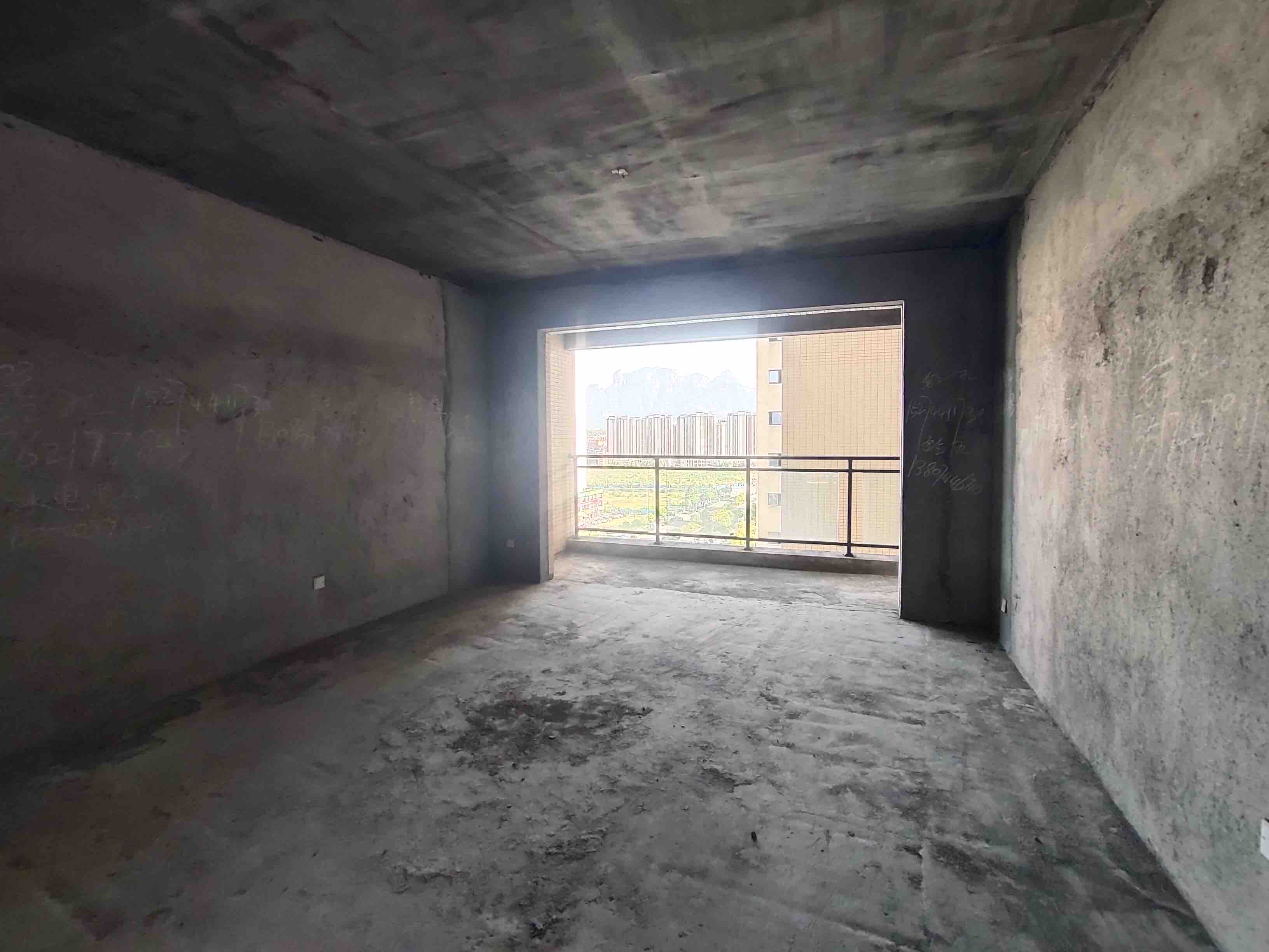 龙源华城  3室2厅2卫    66.8万 龙源华城  3室2厅2卫    66.8万客厅