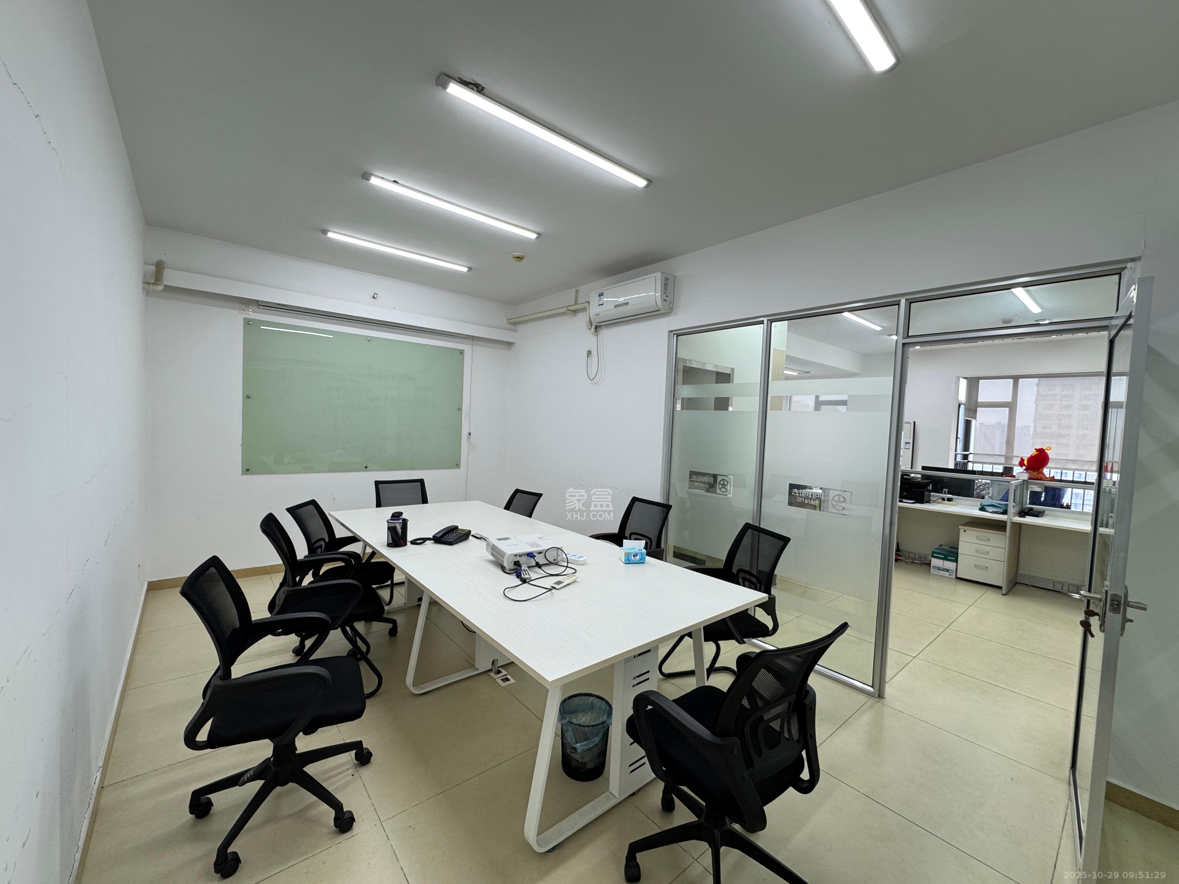 长房中庭国际(东郡华蓉广场)  2室2厅1卫    6800.0元/月 长房中庭国际(东郡华蓉广场)  2室2厅1卫    6800.0元/月室内图