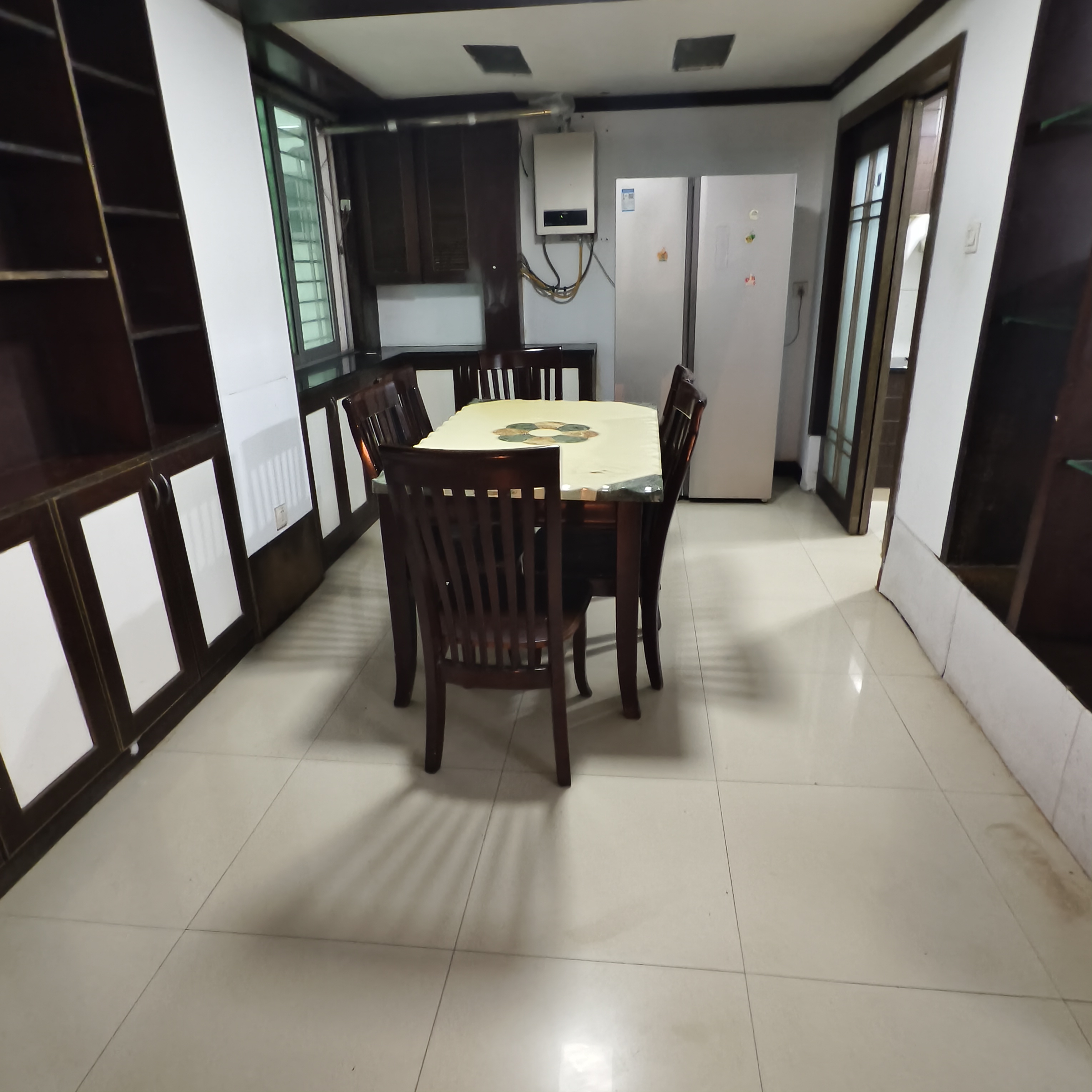 美舍苑 3室2厅2卫 2200.0元/月 美舍苑 3室2厅2卫 2200.0元/月室内图