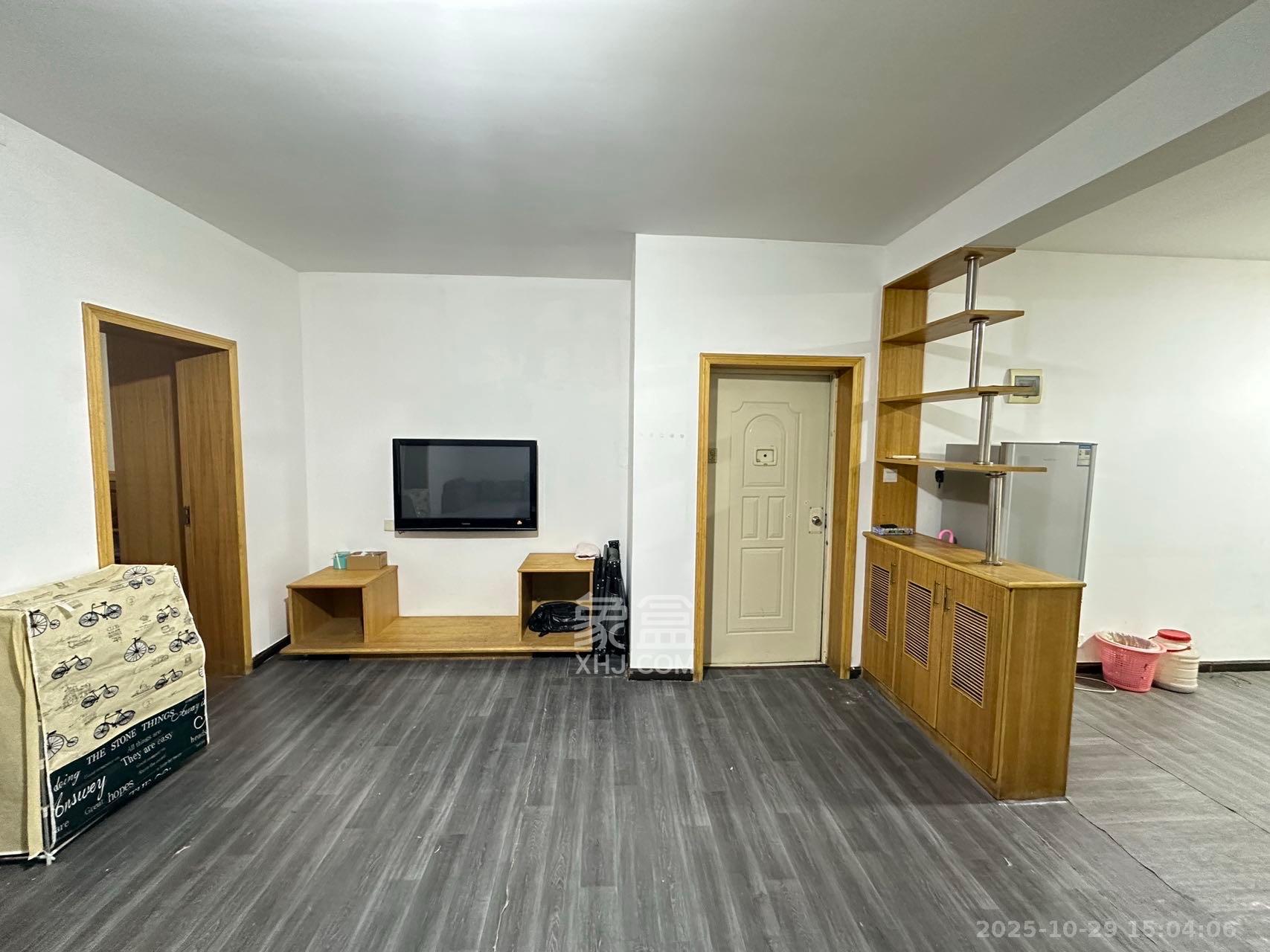 中南汽车世界  2室2厅1卫    1100.0元/月室内图