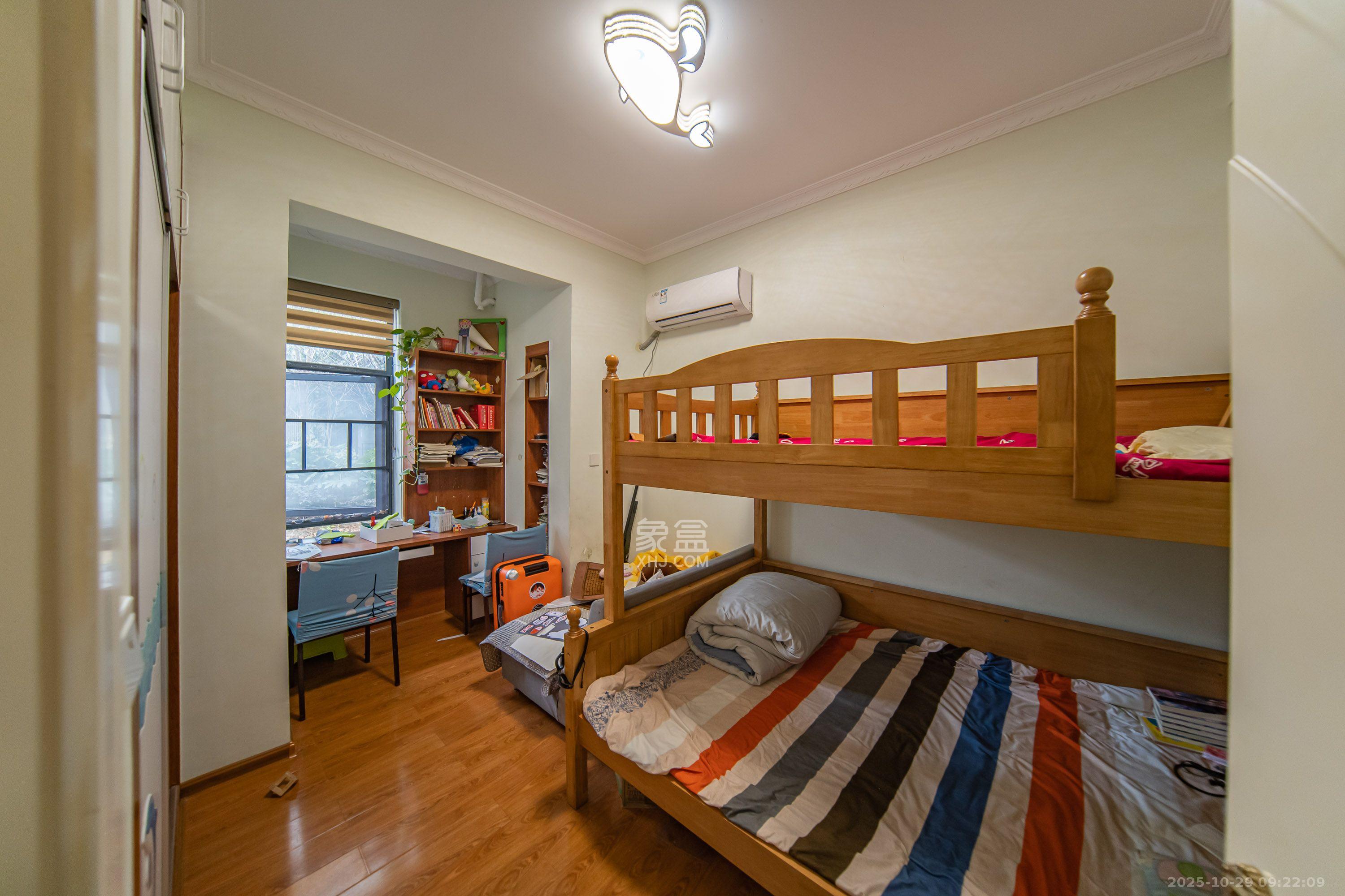 阳光100一期、四五期  3室2厅2卫    3200.0元/月 阳光100一期、四五期  3室2厅2卫    3200.0元/月室内图