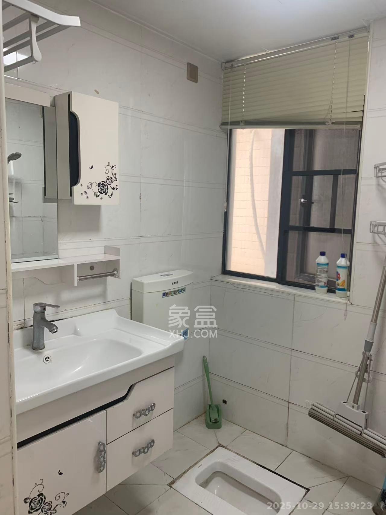 城南故事家园 3室2厅2卫 2200.0元/月 城南故事家园 3室2厅2卫 2200.0元/月室内图