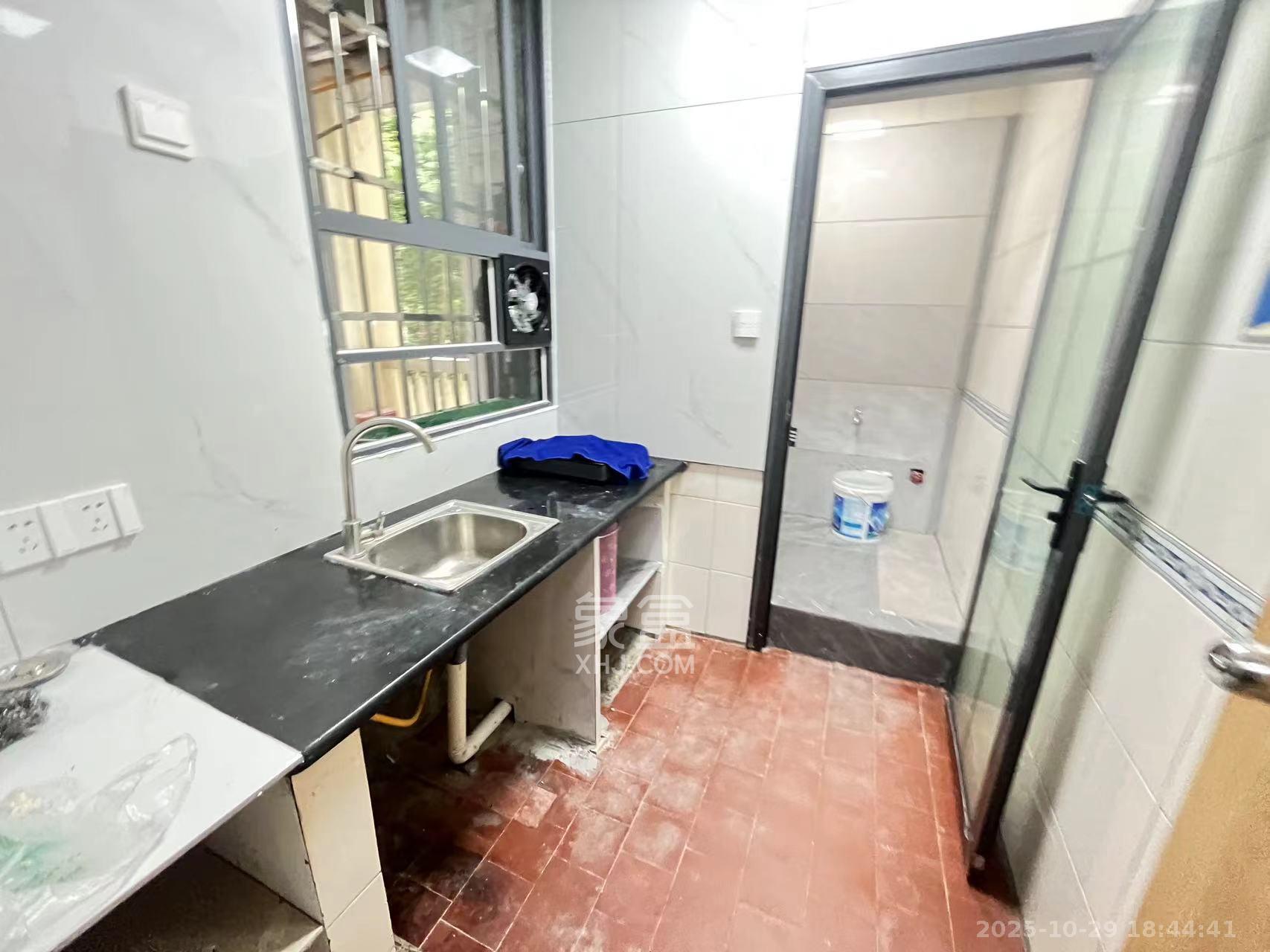 五一东村  2室1厅1卫    1600.0元/月 五一东村  2室1厅1卫    1600.0元/月室内图