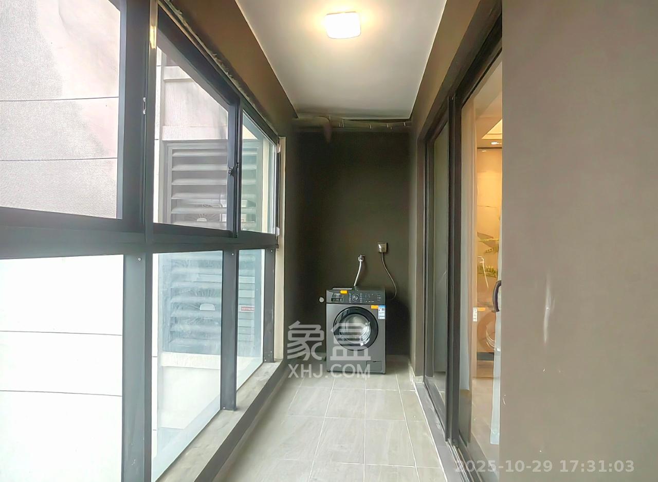 东原麓印长江A区  4室2厅2卫    4500.0元/月室内图