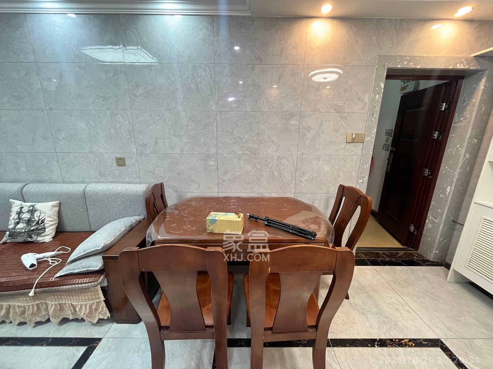 星城新宇川河苑  2室2厅1卫    1700.0元/月 星城新宇川河苑  2室2厅1卫    1700.0元/月室内图