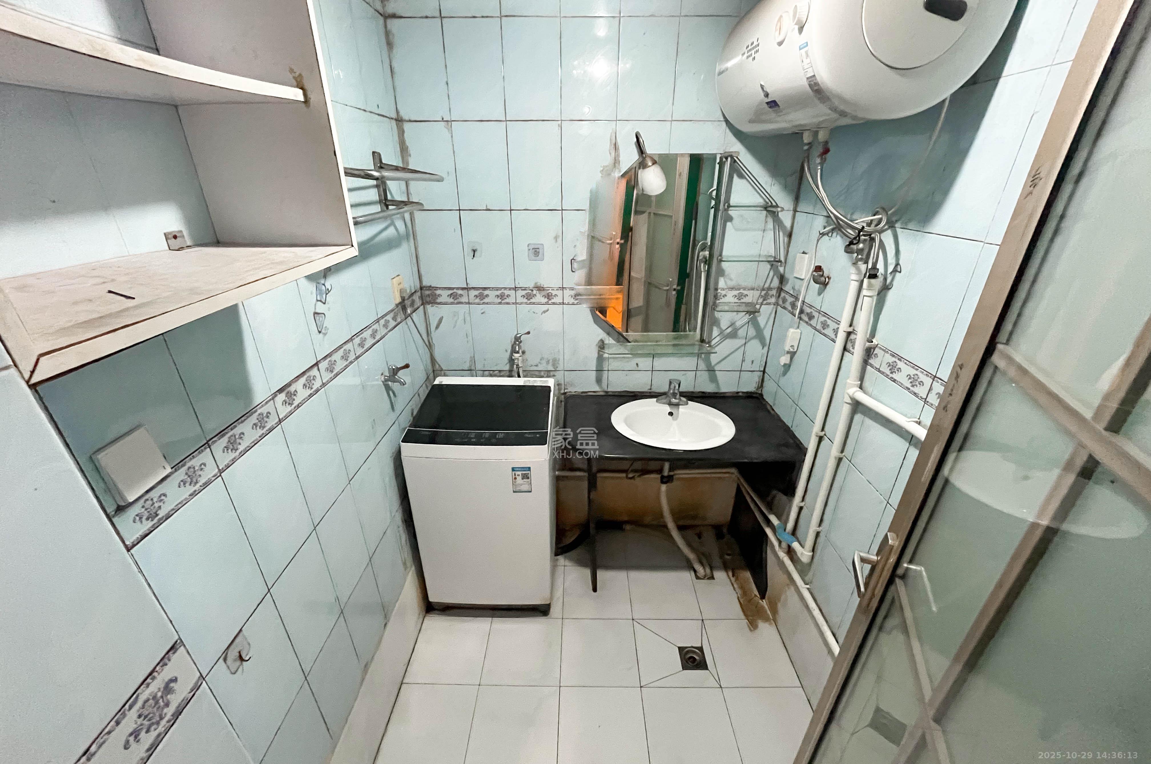 阳明山庄  3室2厅2卫    67.0万卫生间