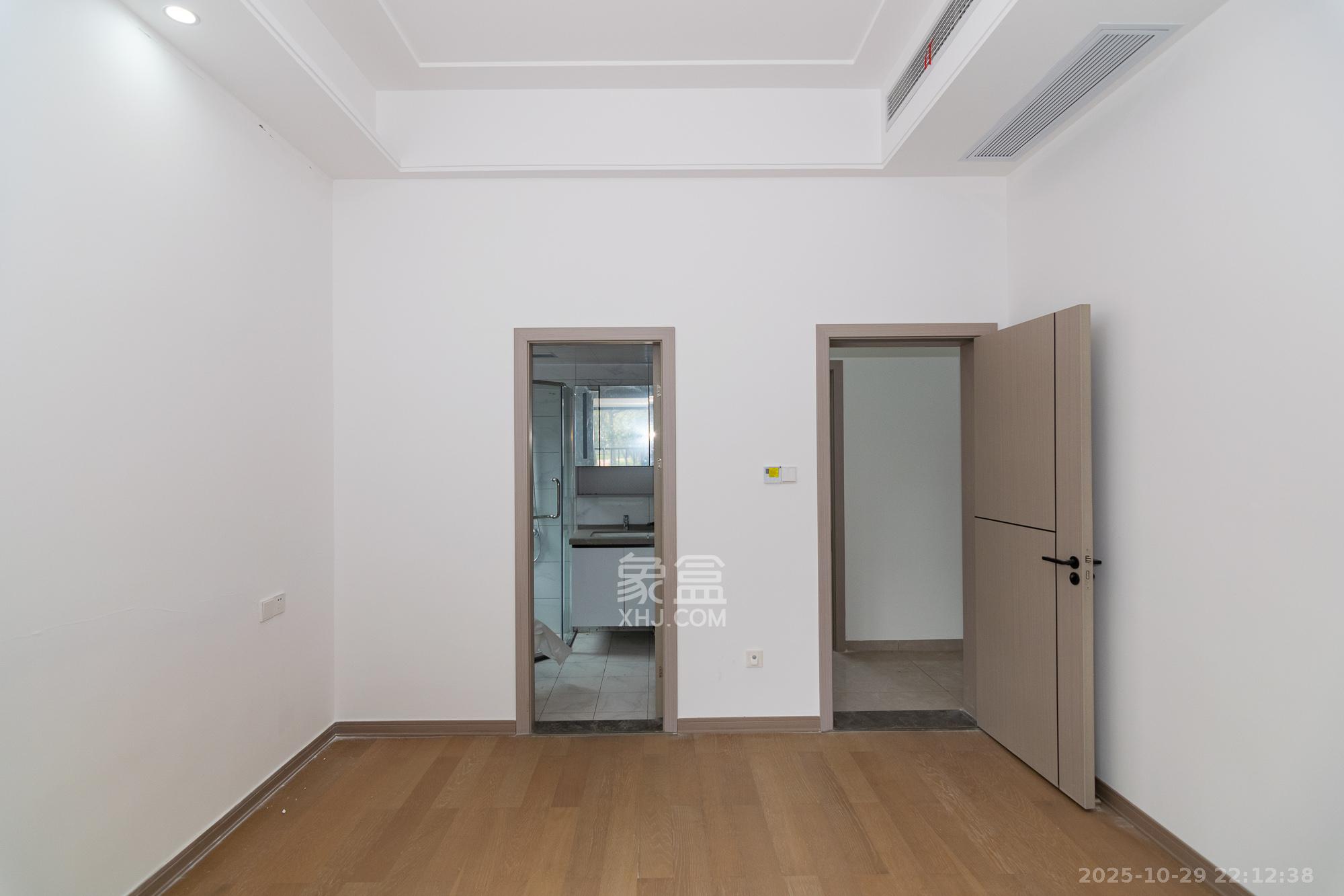 春晖花园  5室1厅2卫    110.0万 春晖花园  5室1厅2卫    110.0万卧室