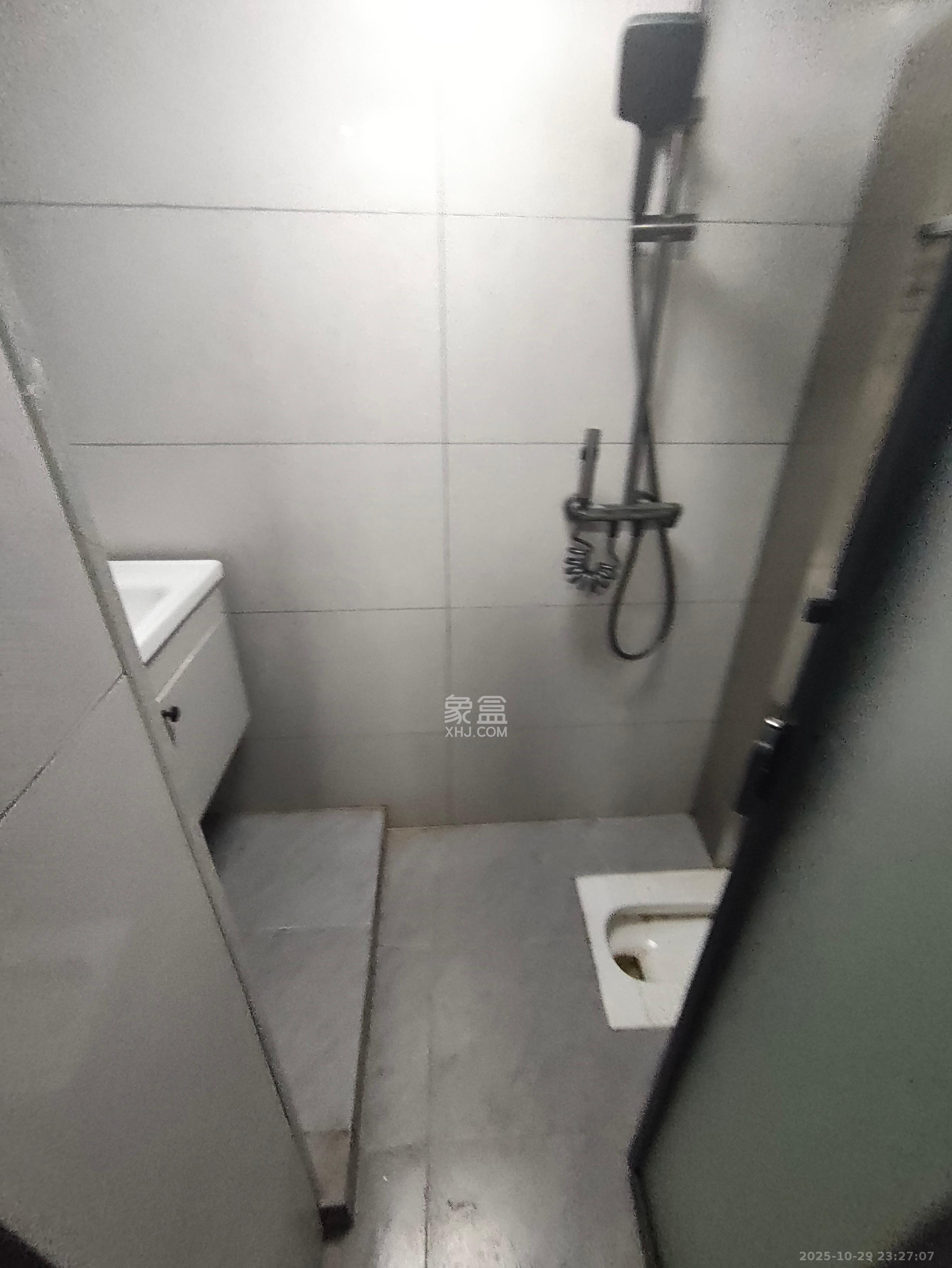 华菱新城地标  2室2厅1卫    2000.0元/月室内图