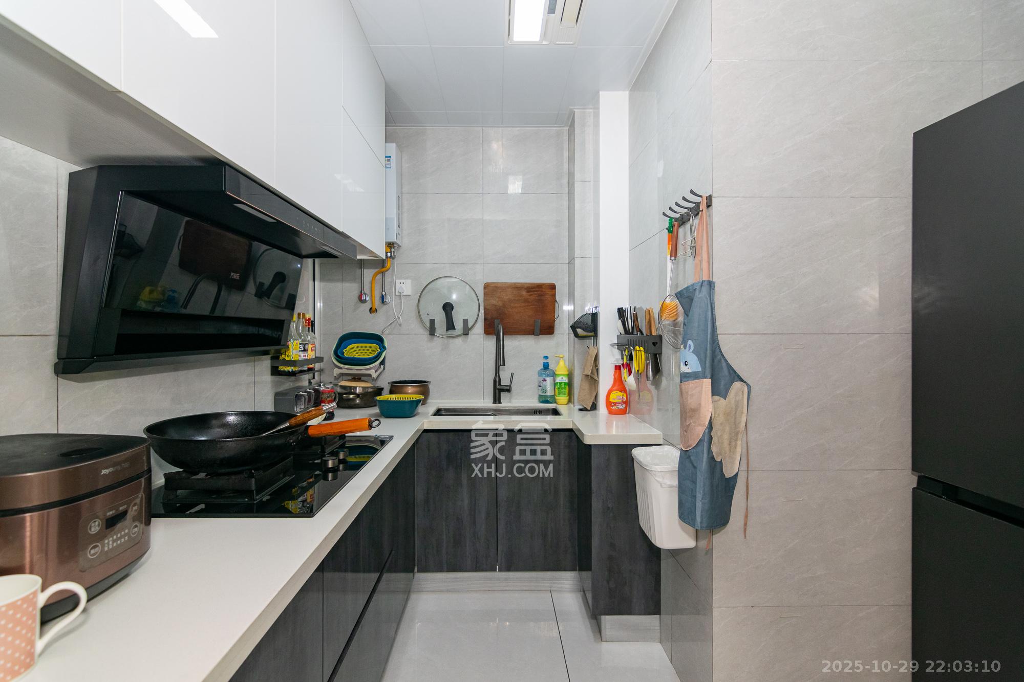 金地三千府(金地湖山樾、金地自在城)  2室2厅1卫    56.0万 金地三千府(金地湖山樾、金地自在城)  2室2厅1卫    56.0万厨房