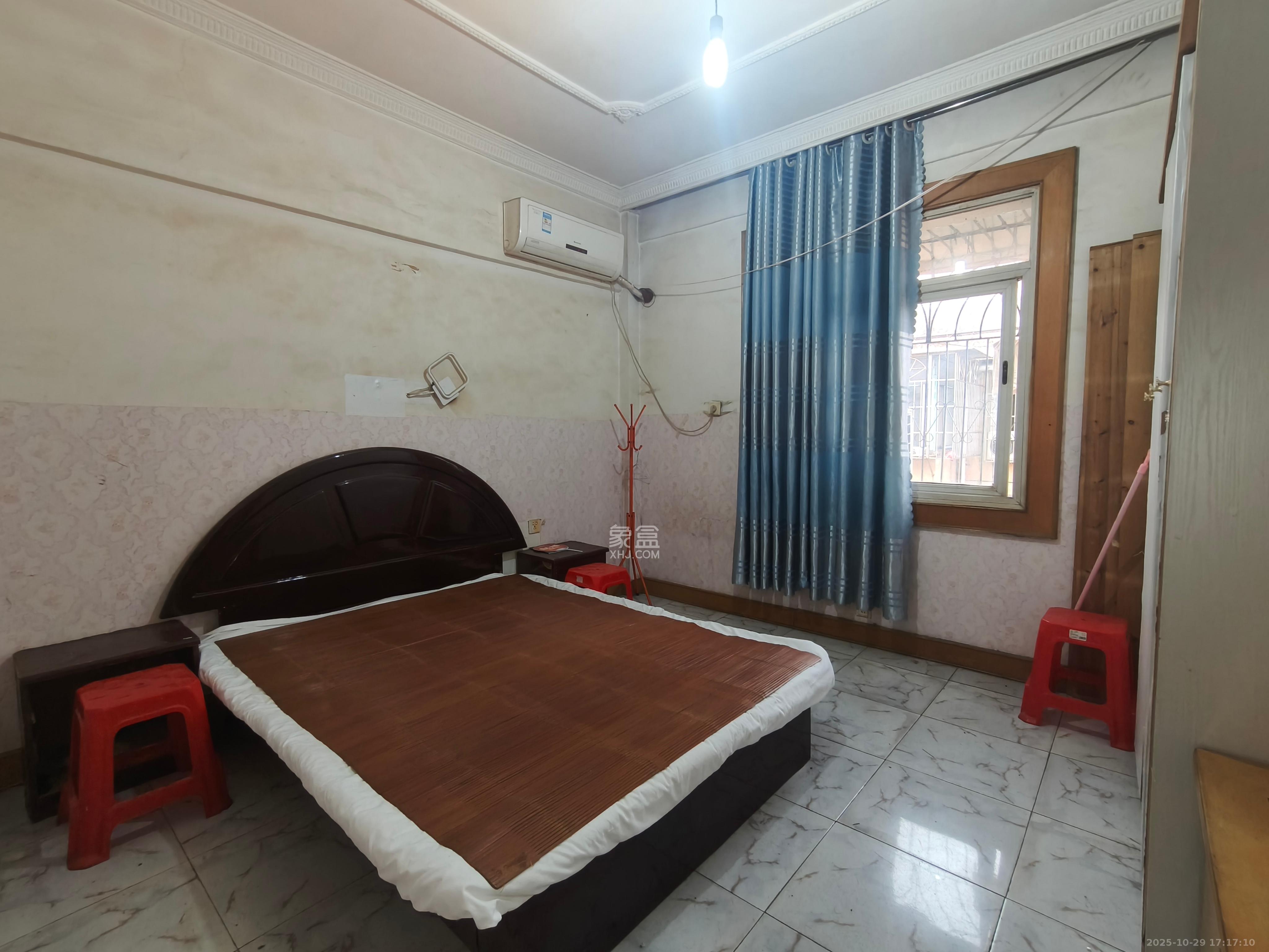 通泰街商居楼  3室2厅1卫    2000.0元/月室内图