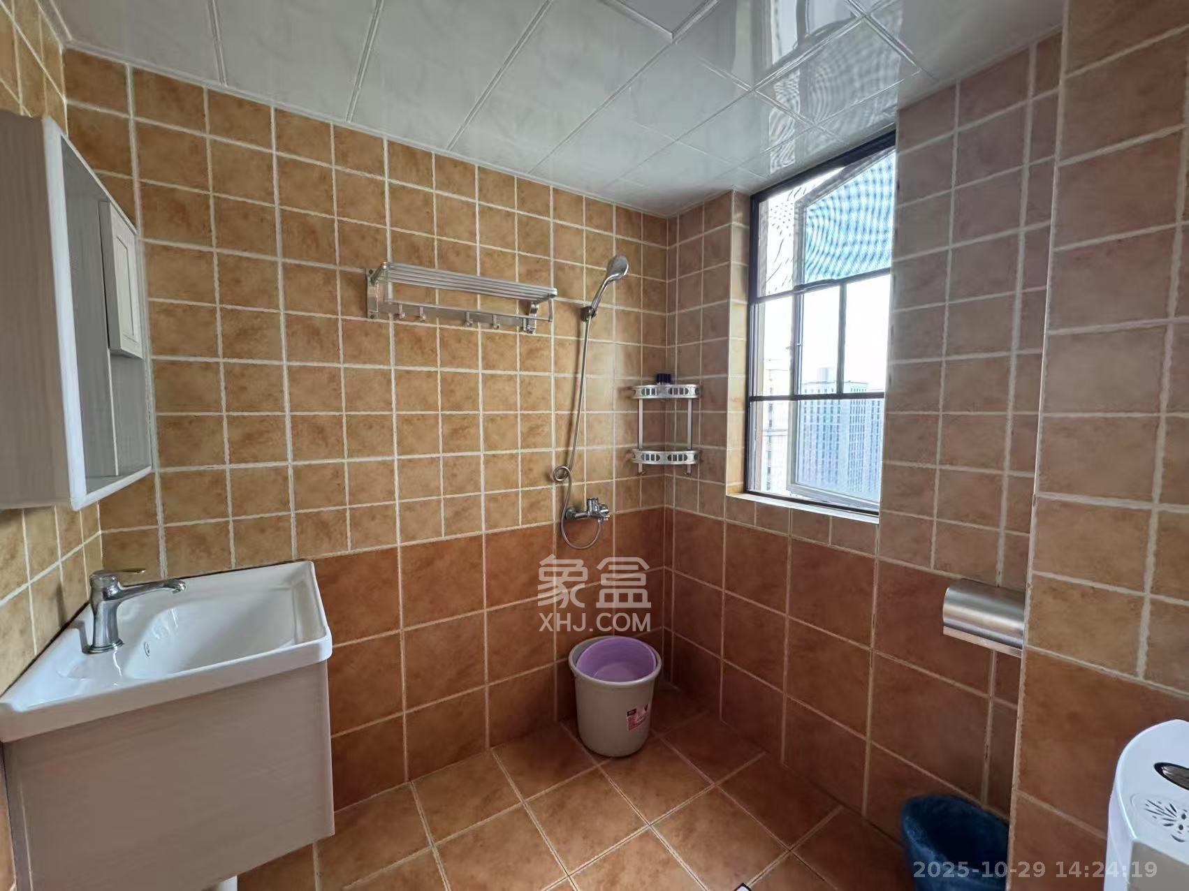 芙蓉万国城MOMA（卓越汇富苑）  3室1厅2卫    1500.0元/月室内图