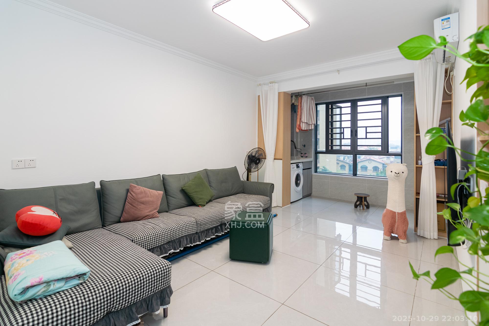 金地三千府(金地湖山樾、金地自在城)  2室2厅1卫    56.0万 金地三千府(金地湖山樾、金地自在城)  2室2厅1卫    56.0万客厅