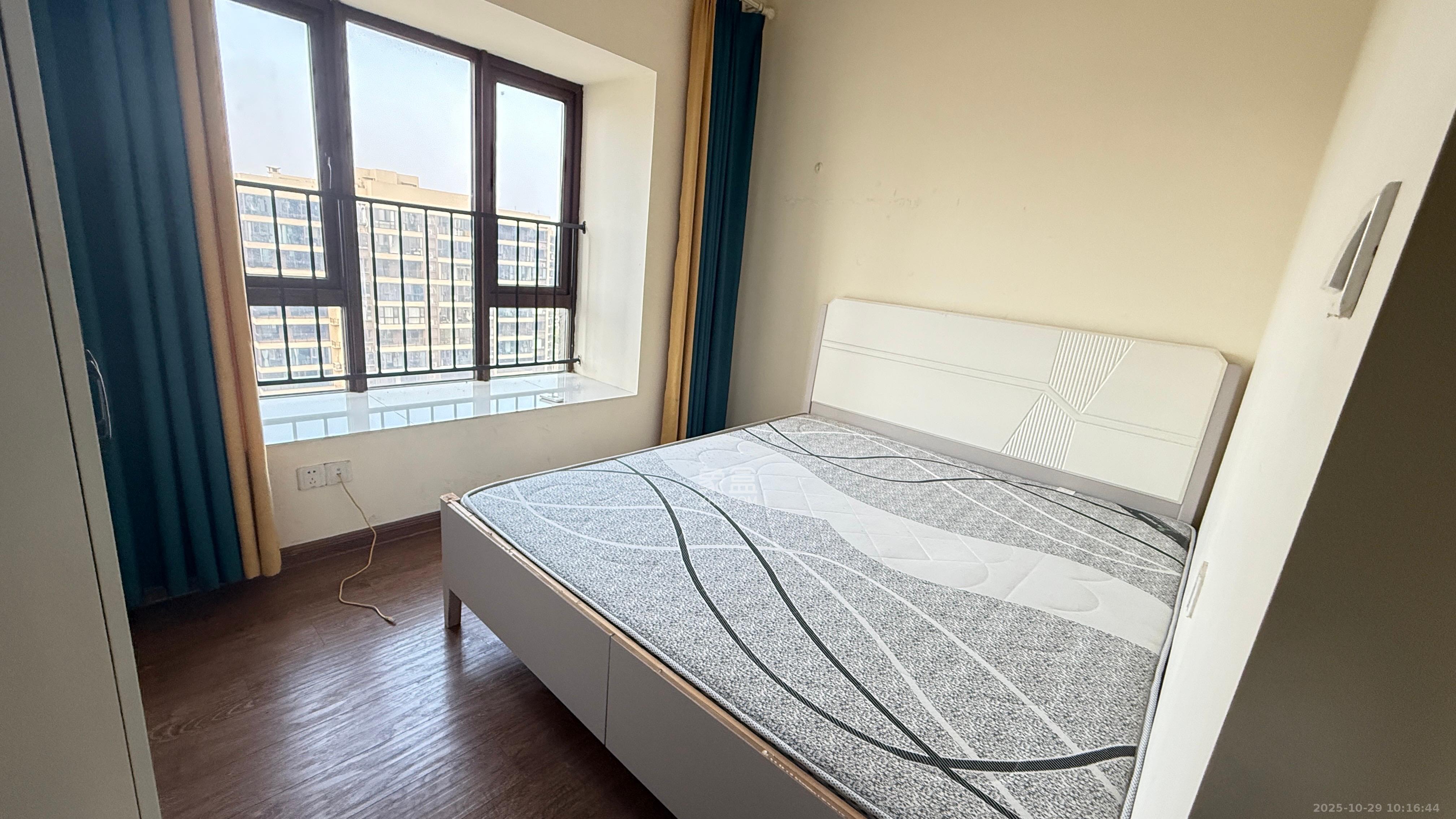 碧桂园大学印象一期  4室2厅1卫    2200.0元/月室内图