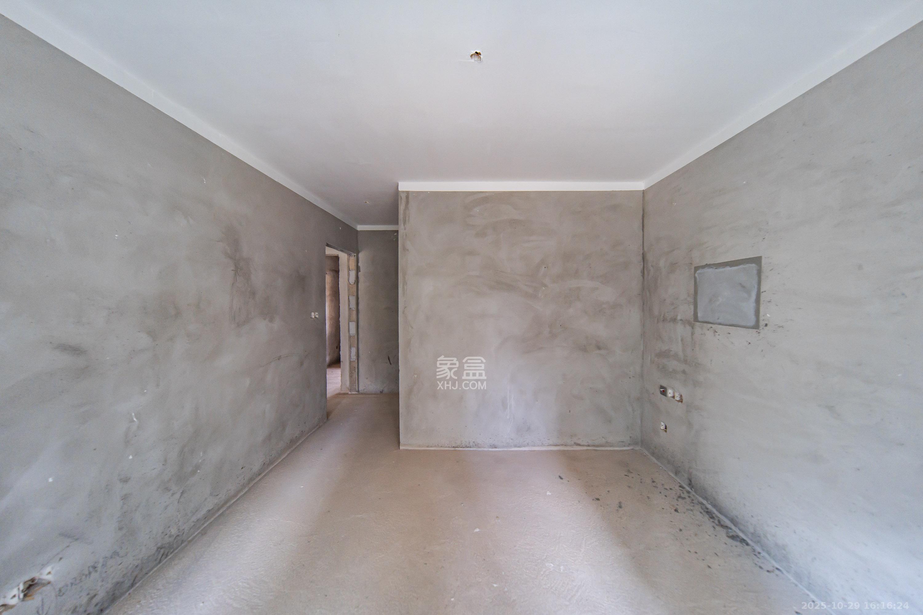 梦想滨江左岸  4室2厅2卫    65.0万卧室