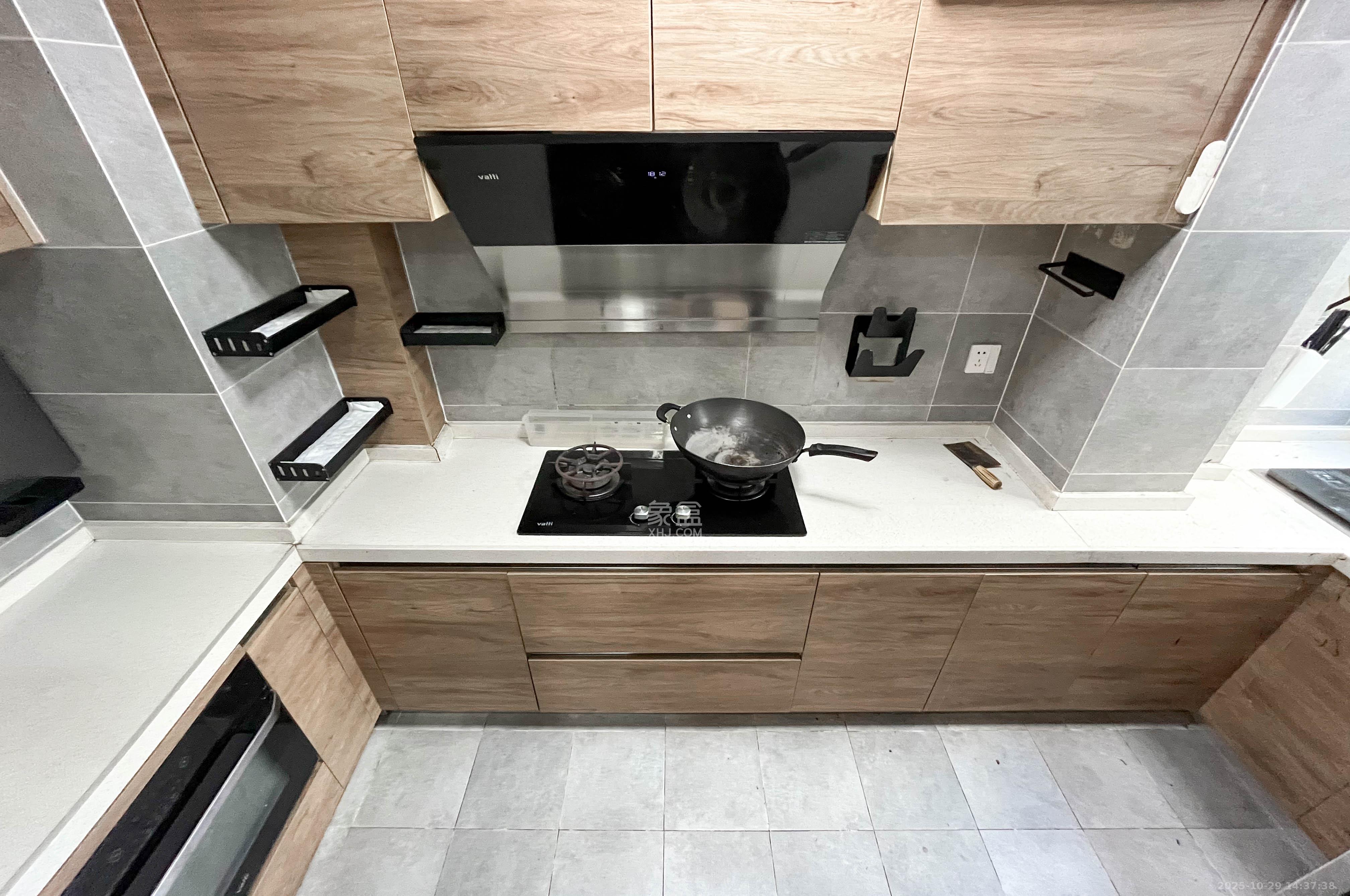 梅溪湖金茂湾  4室2厅2卫    168.0万厨房