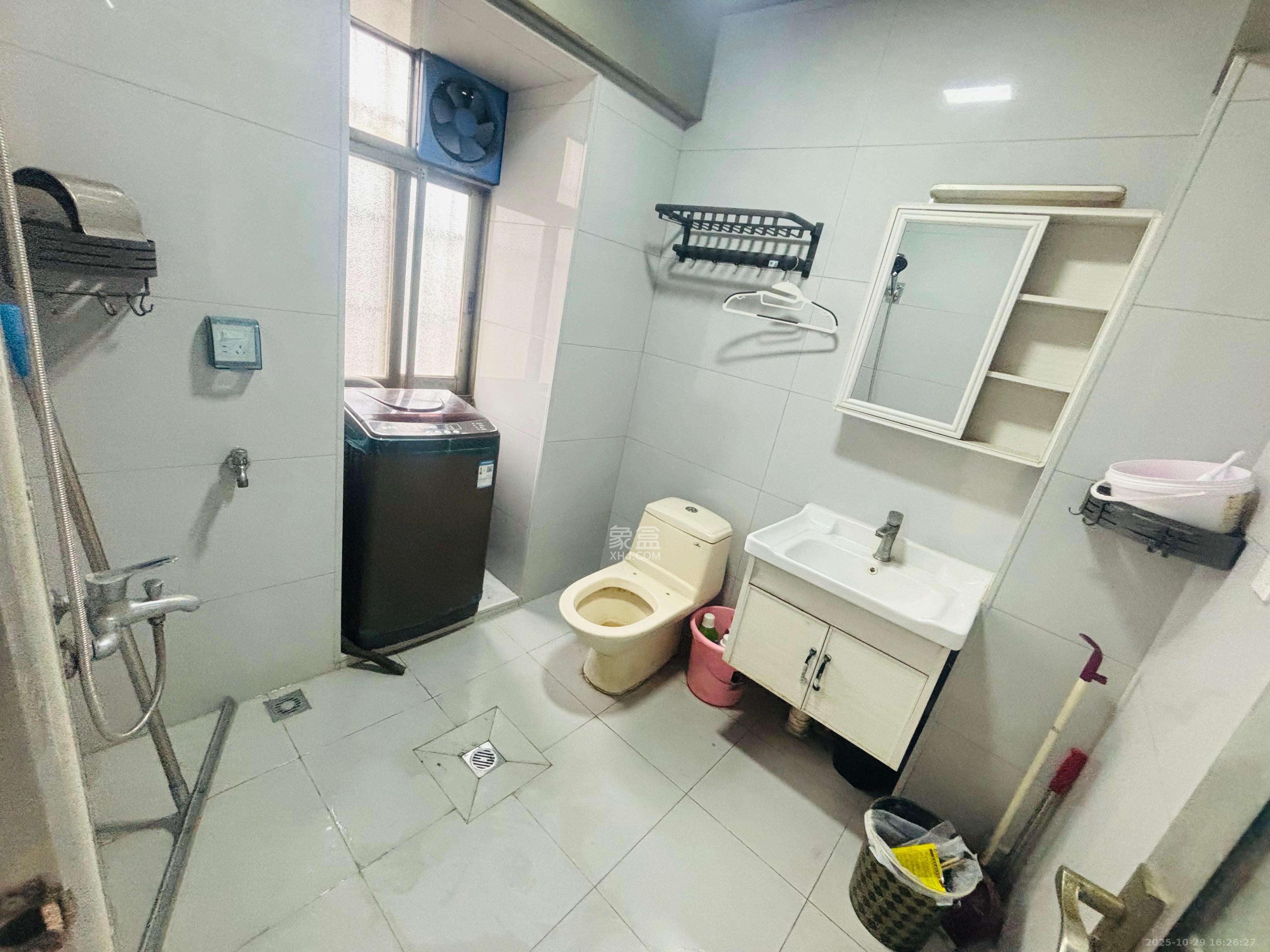 大众公寓(人人家宿舍) 1室0厅0卫 1600.0元/月 大众公寓(人人家宿舍) 1室0厅0卫 1600.0元/月室内图