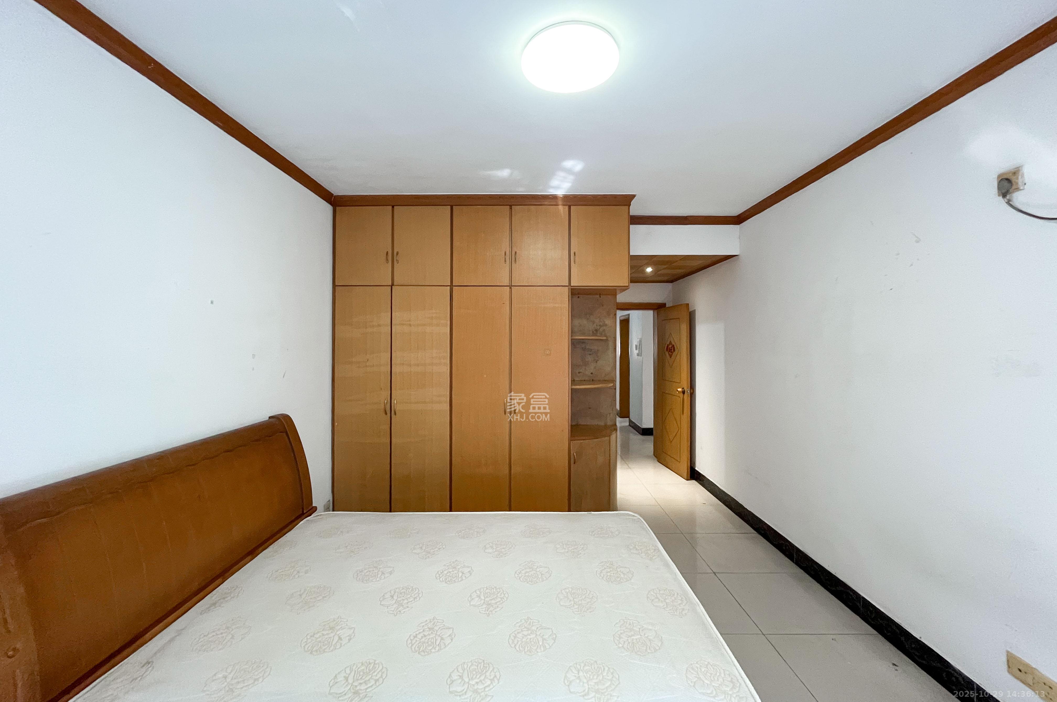 阳明山庄  3室2厅2卫    67.0万其他