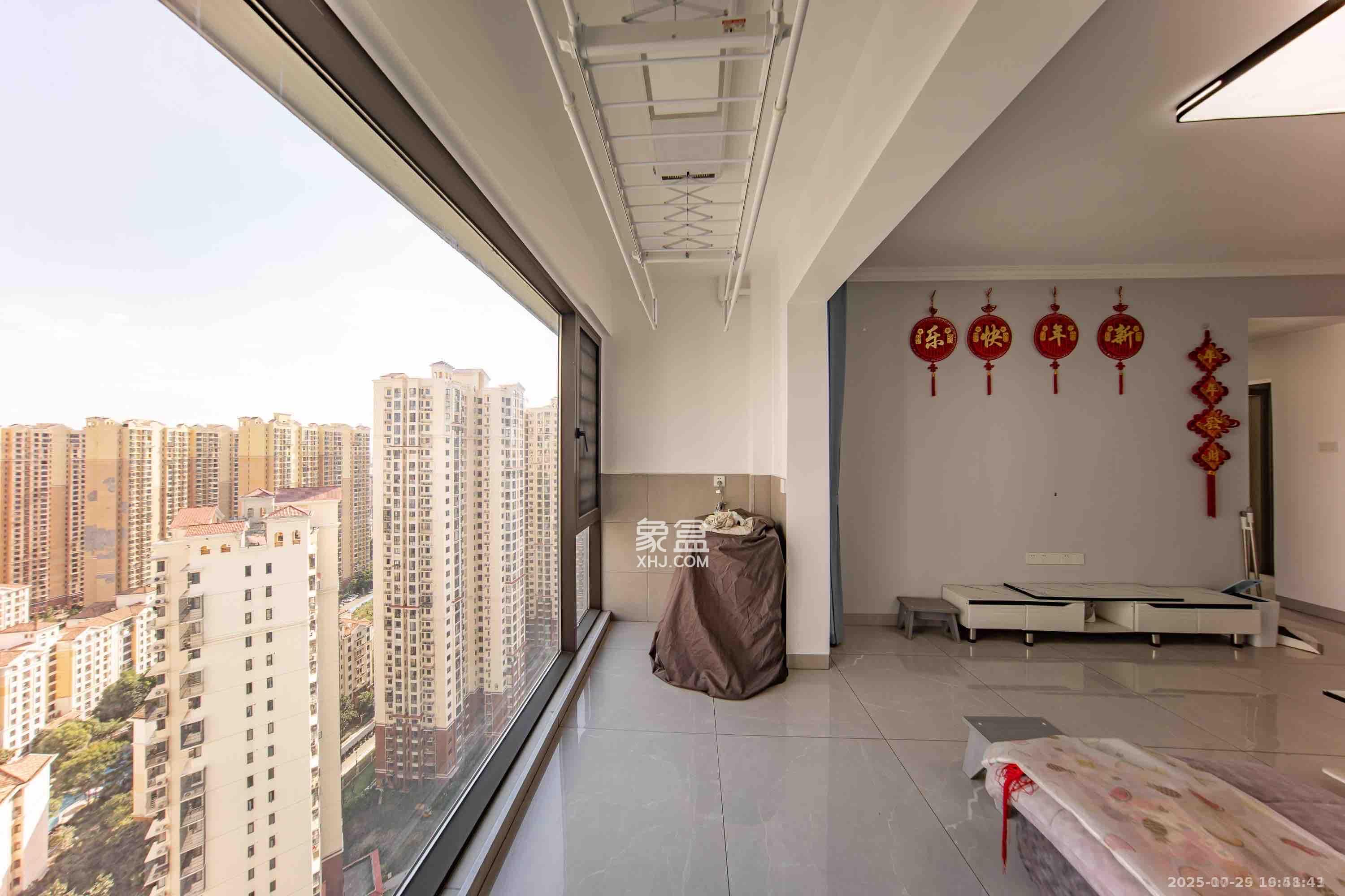 蔷薇国际  3室2厅2卫    2200.0元/月室内图