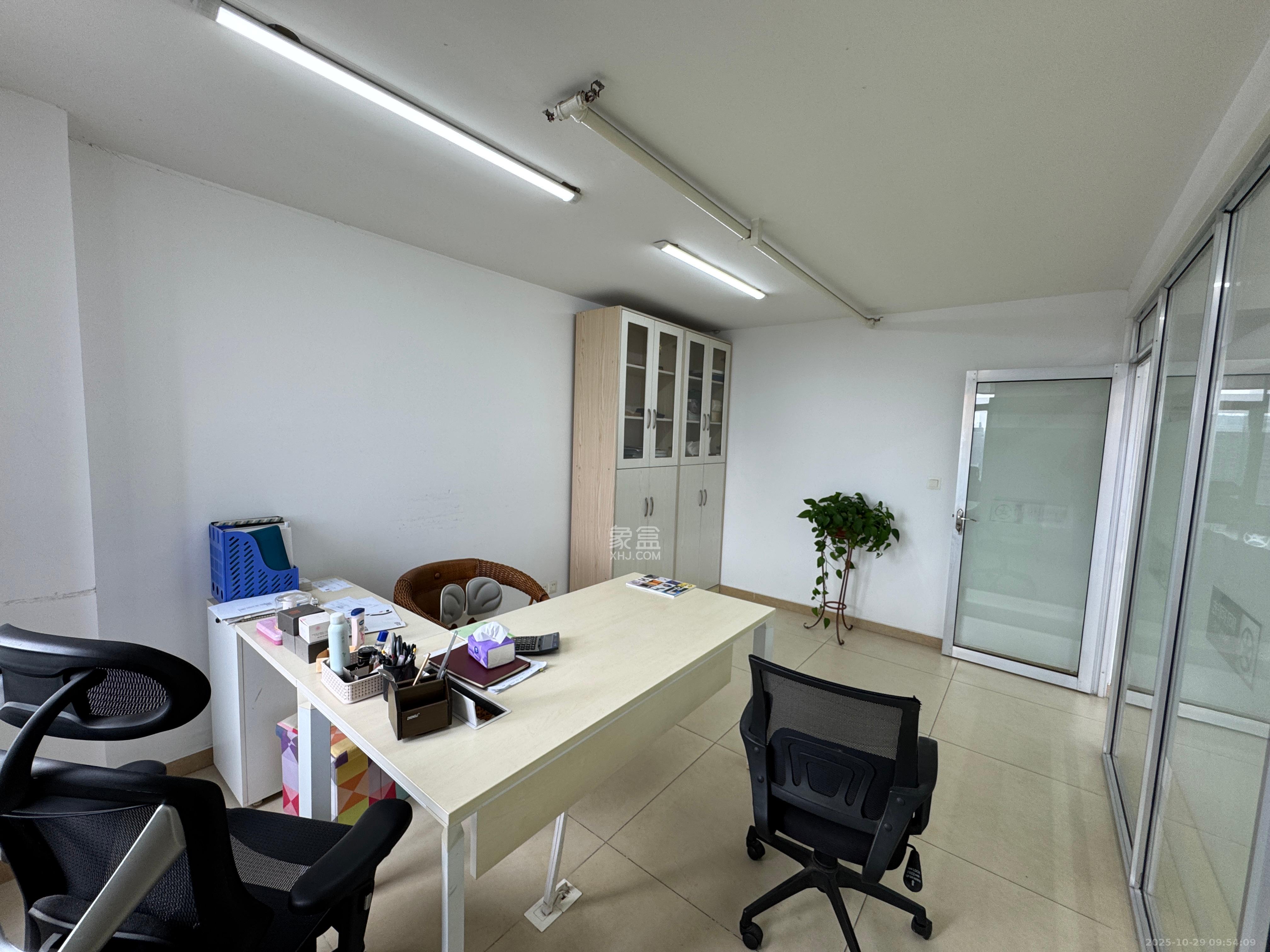 长房中庭国际（东郡华蓉广场）  2室2厅1卫    6800.0元/月室内图