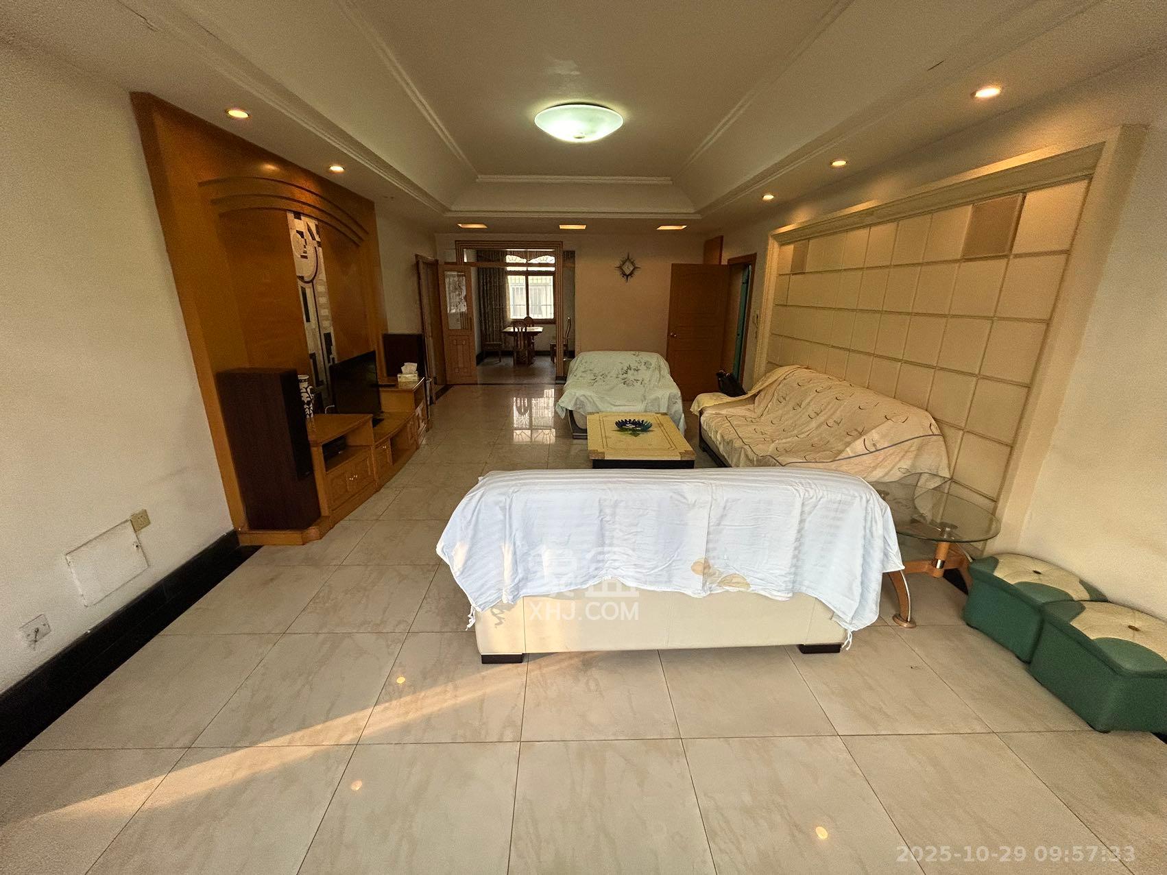 雨花区政府宿舍(韶山路)  4室2厅2卫    1800.0元/月 雨花区政府宿舍(韶山路)  4室2厅2卫    1800.0元/月室内图