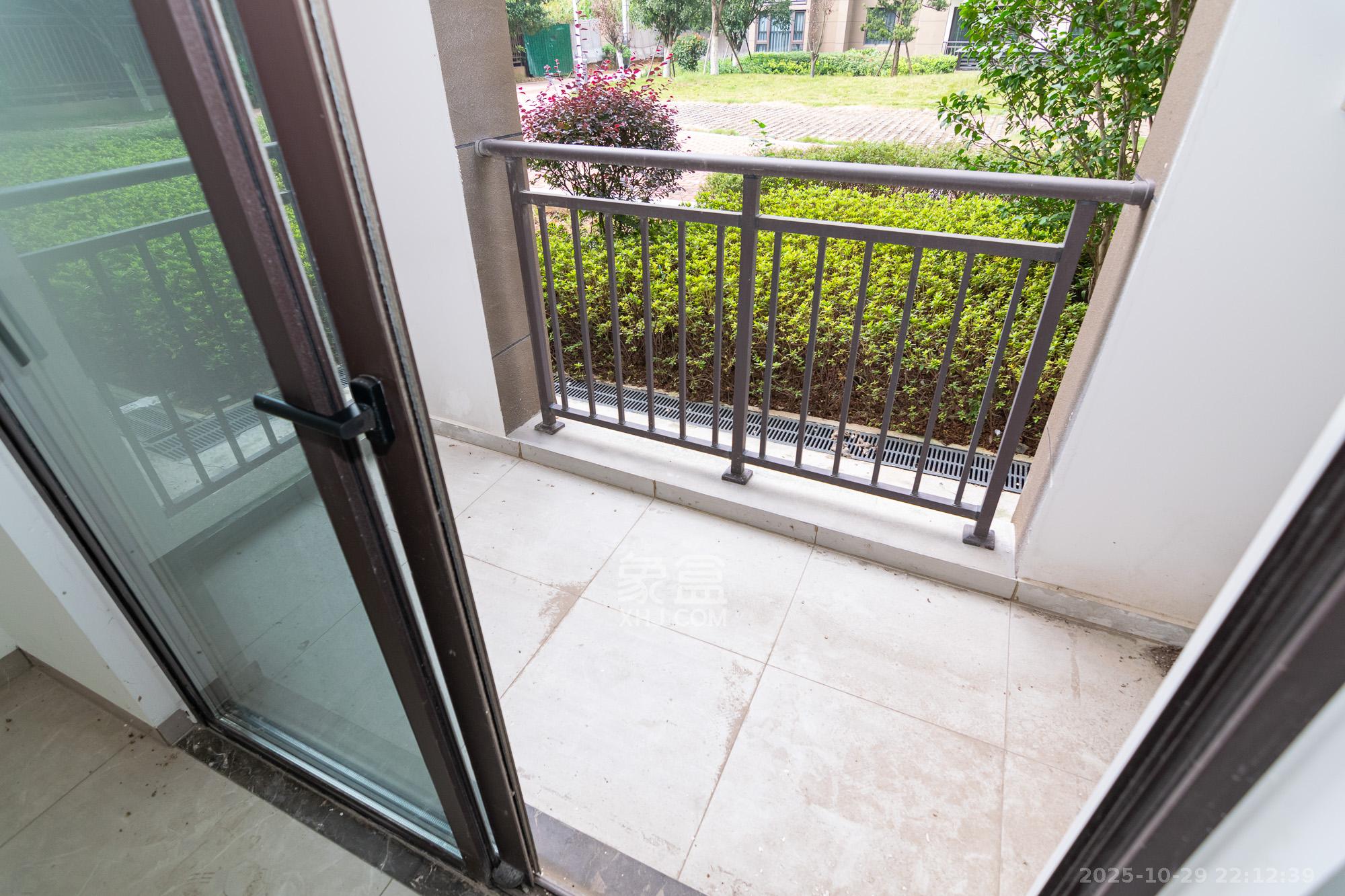 春晖花园  5室1厅2卫    110.0万 春晖花园  5室1厅2卫    110.0万阳台