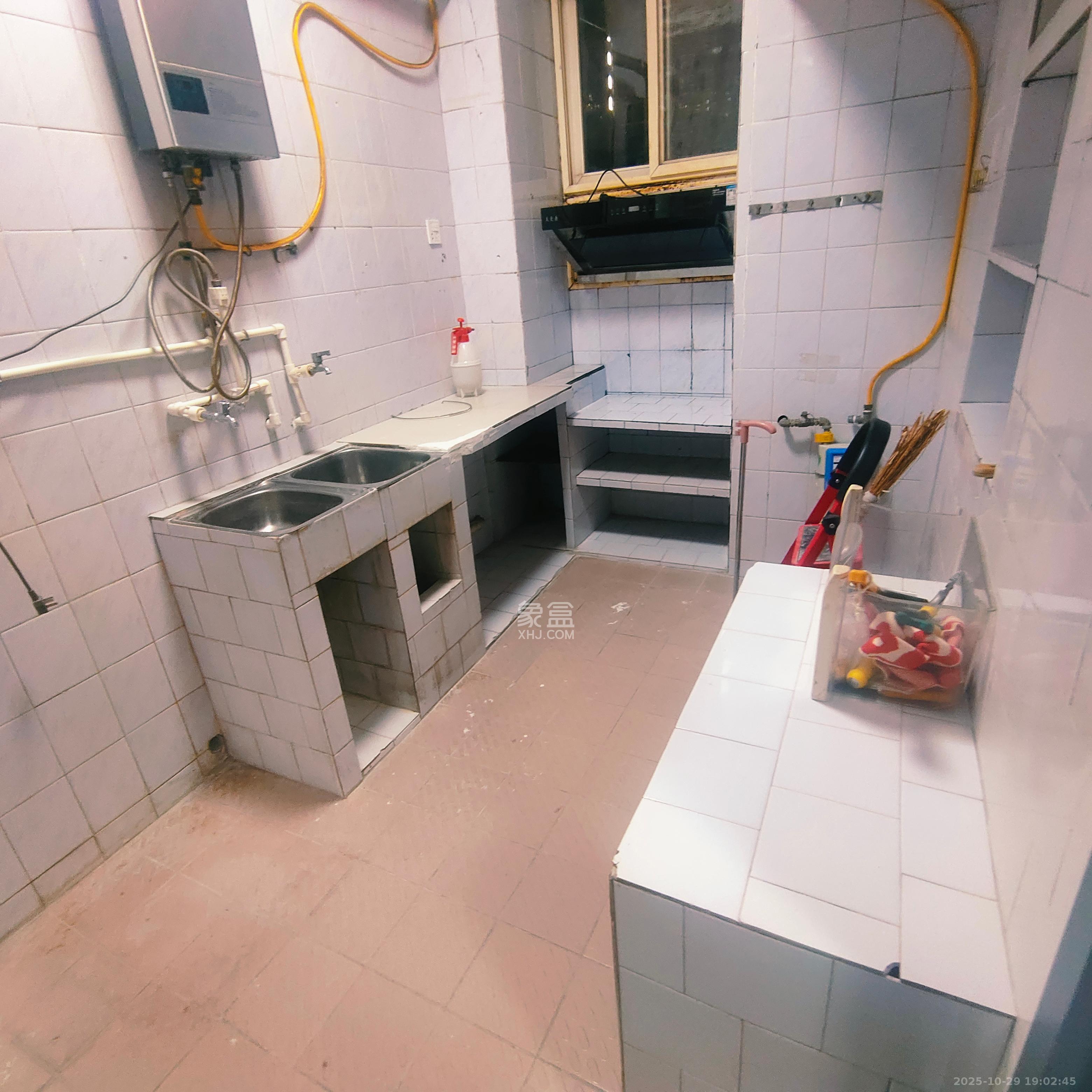 苏家巷民主党派宿舍  3室1厅1卫    2500.0元/月 苏家巷民主党派宿舍  3室1厅1卫    2500.0元/月室内图