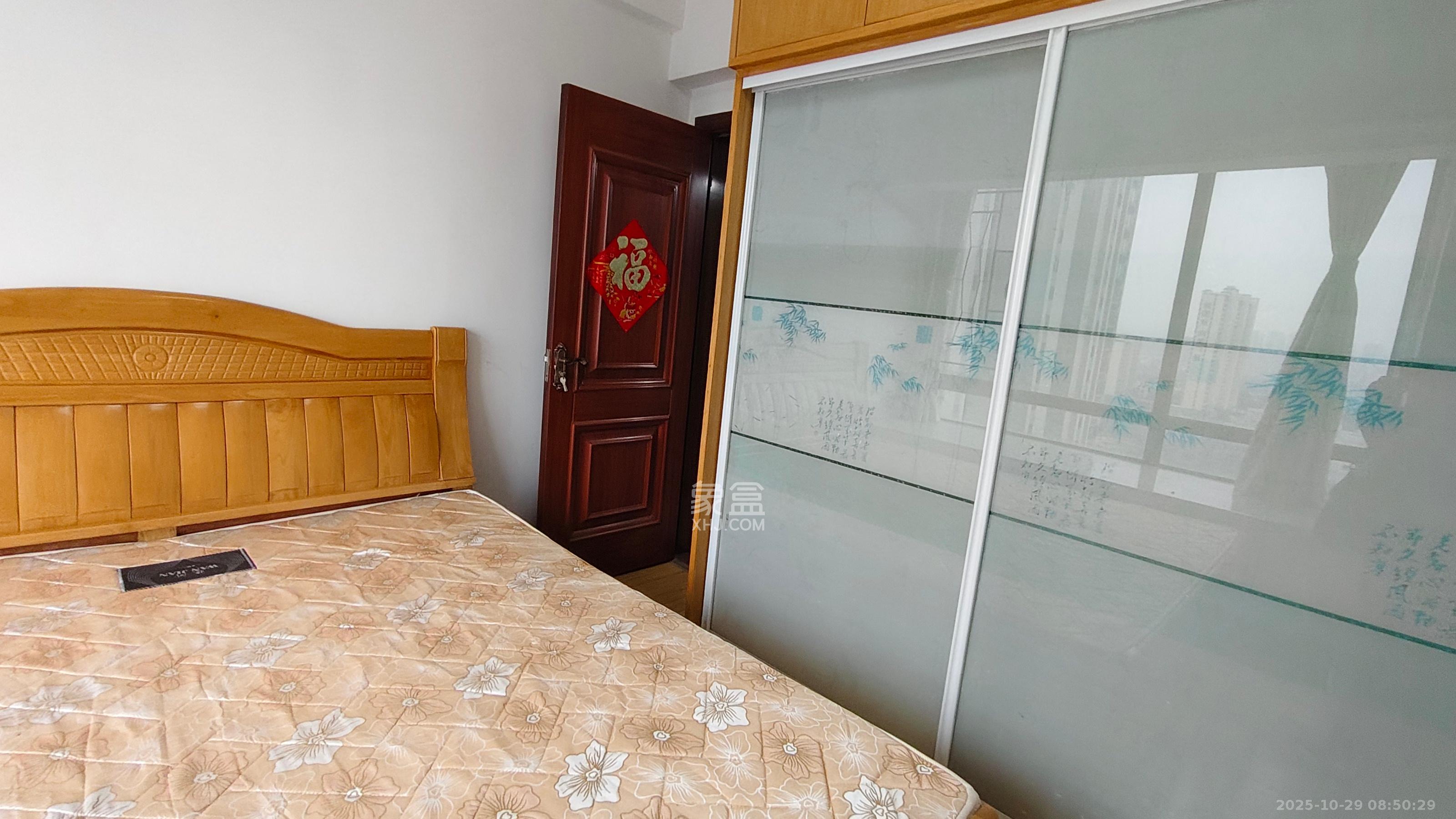 极目楚天  2室2厅1卫    1700.0元/月 极目楚天  2室2厅1卫    1700.0元/月室内图