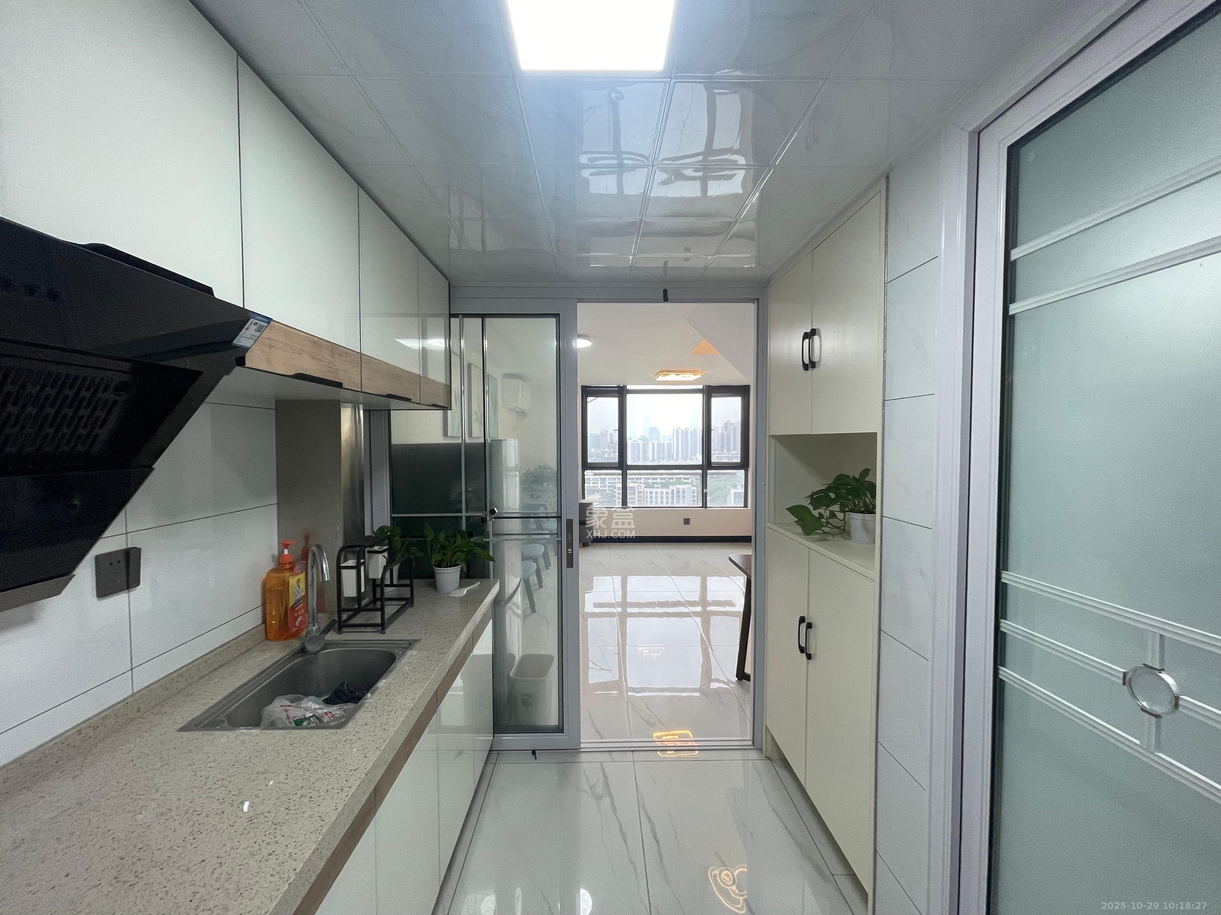 荣盛花语书苑  2室1厅1卫    2000.0元/月 荣盛花语书苑  2室1厅1卫    2000.0元/月室内图1