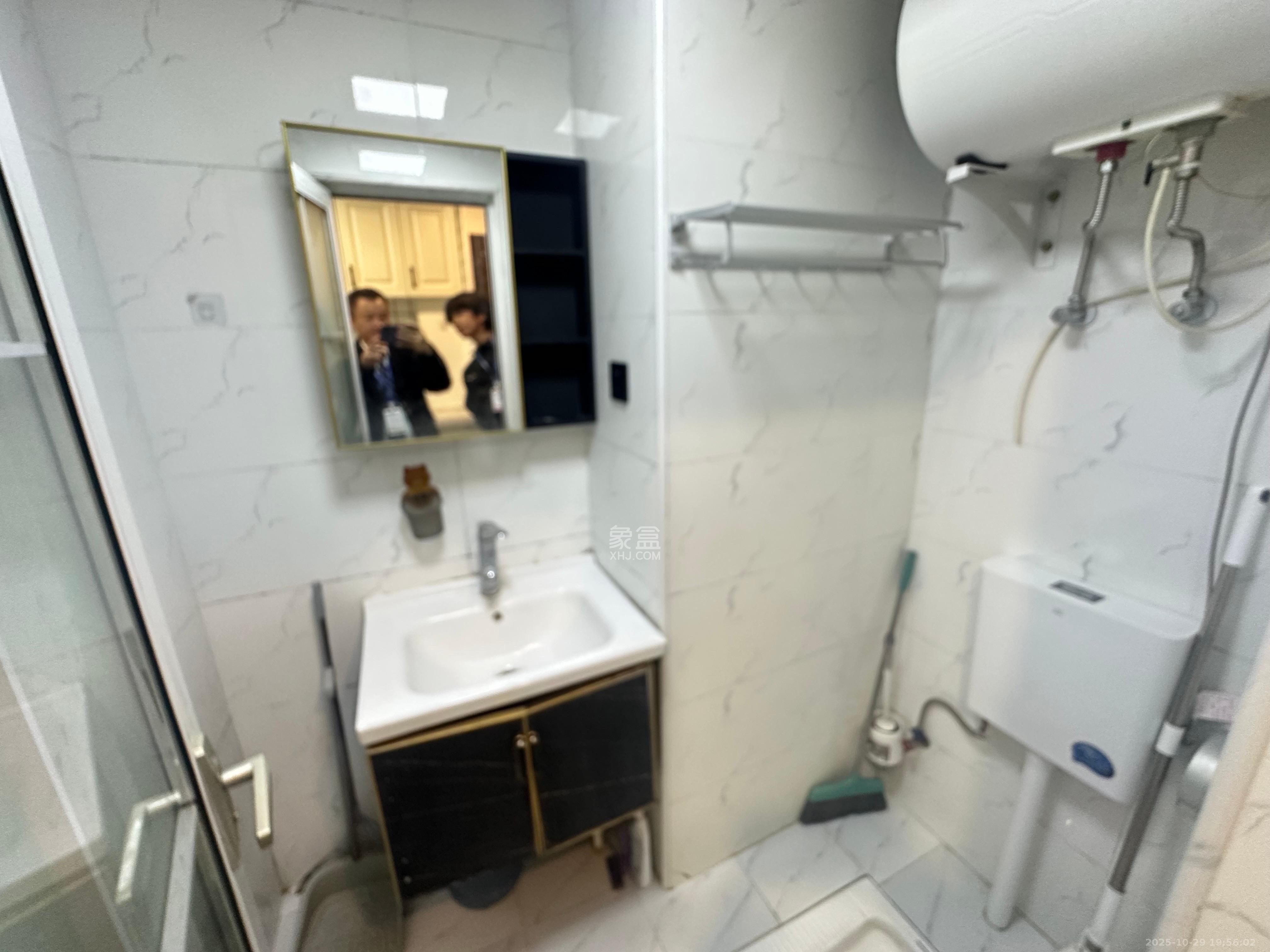 龙湖湘江星座（祺鑫星座公寓）  1室1厅1卫    1400.0元/月室内图