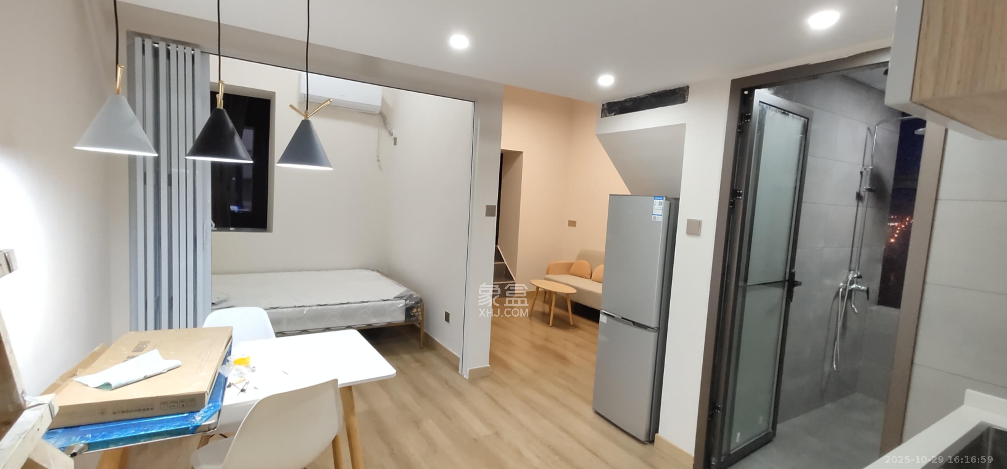 裕天国际商汇中心 1室1厅1卫 1500.0元/月 裕天国际商汇中心 1室1厅1卫 1500.0元/月室内图