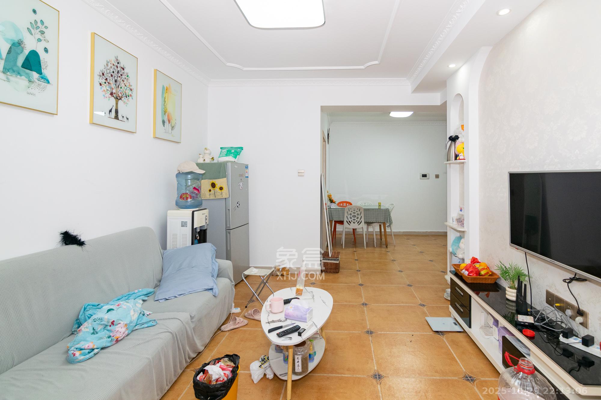 金地三千府(金地湖山樾、金地自在城)  2室2厅1卫    49.0万 金地三千府(金地湖山樾、金地自在城)  2室2厅1卫    49.0万客厅