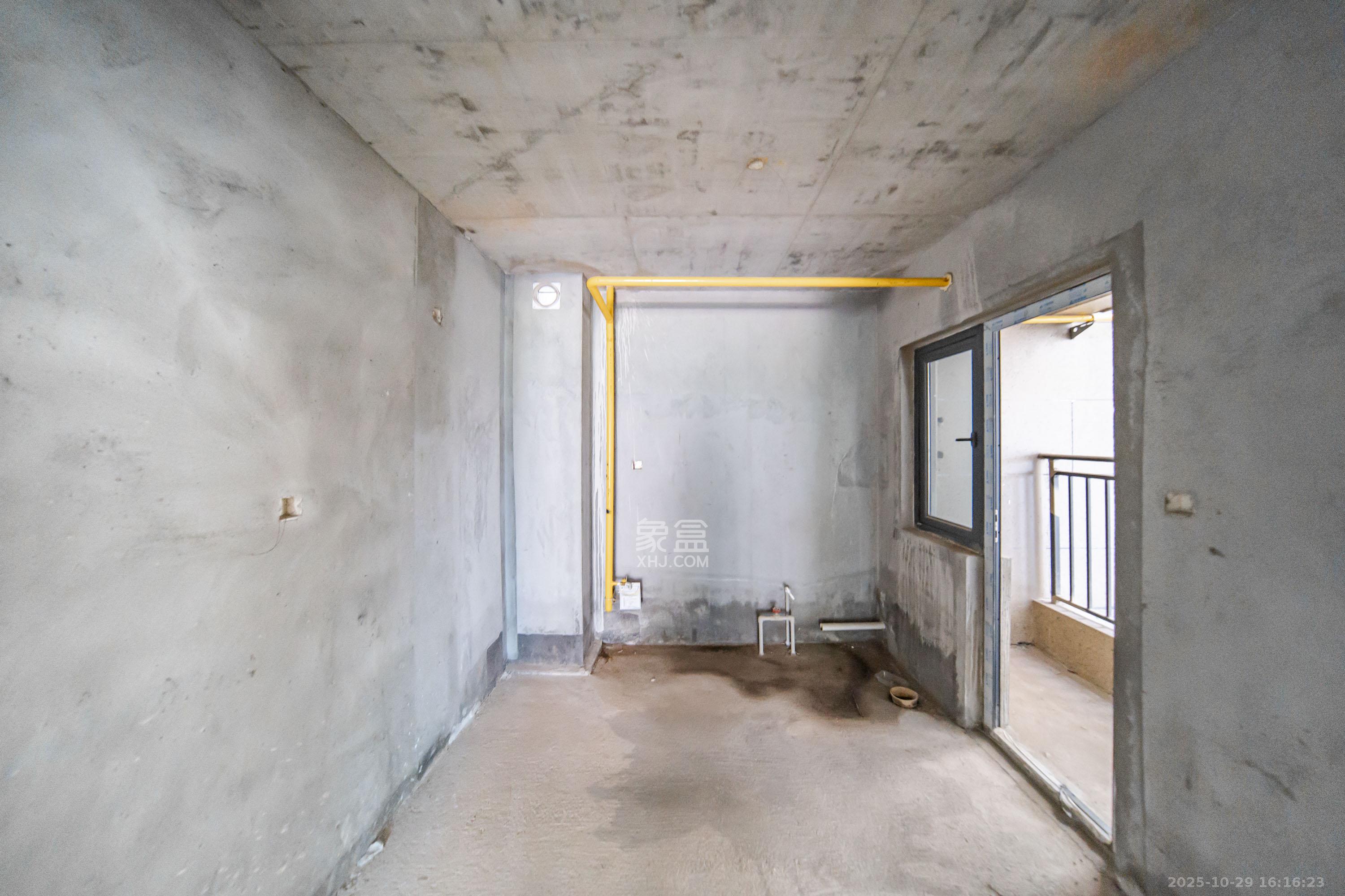 梦想滨江左岸  4室2厅2卫    65.0万厨房