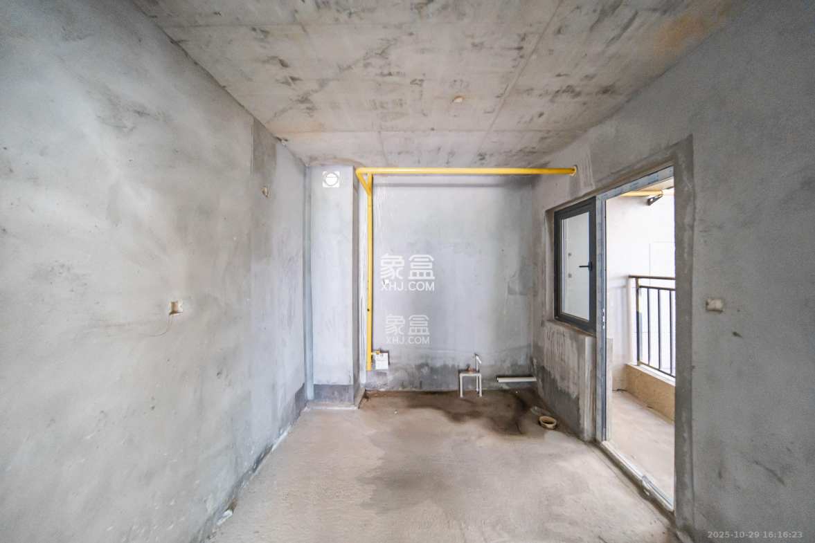 梦想滨江左岸 4室2厅2卫 65.0万 梦想滨江左岸 4室2厅2卫 65.0万厨房