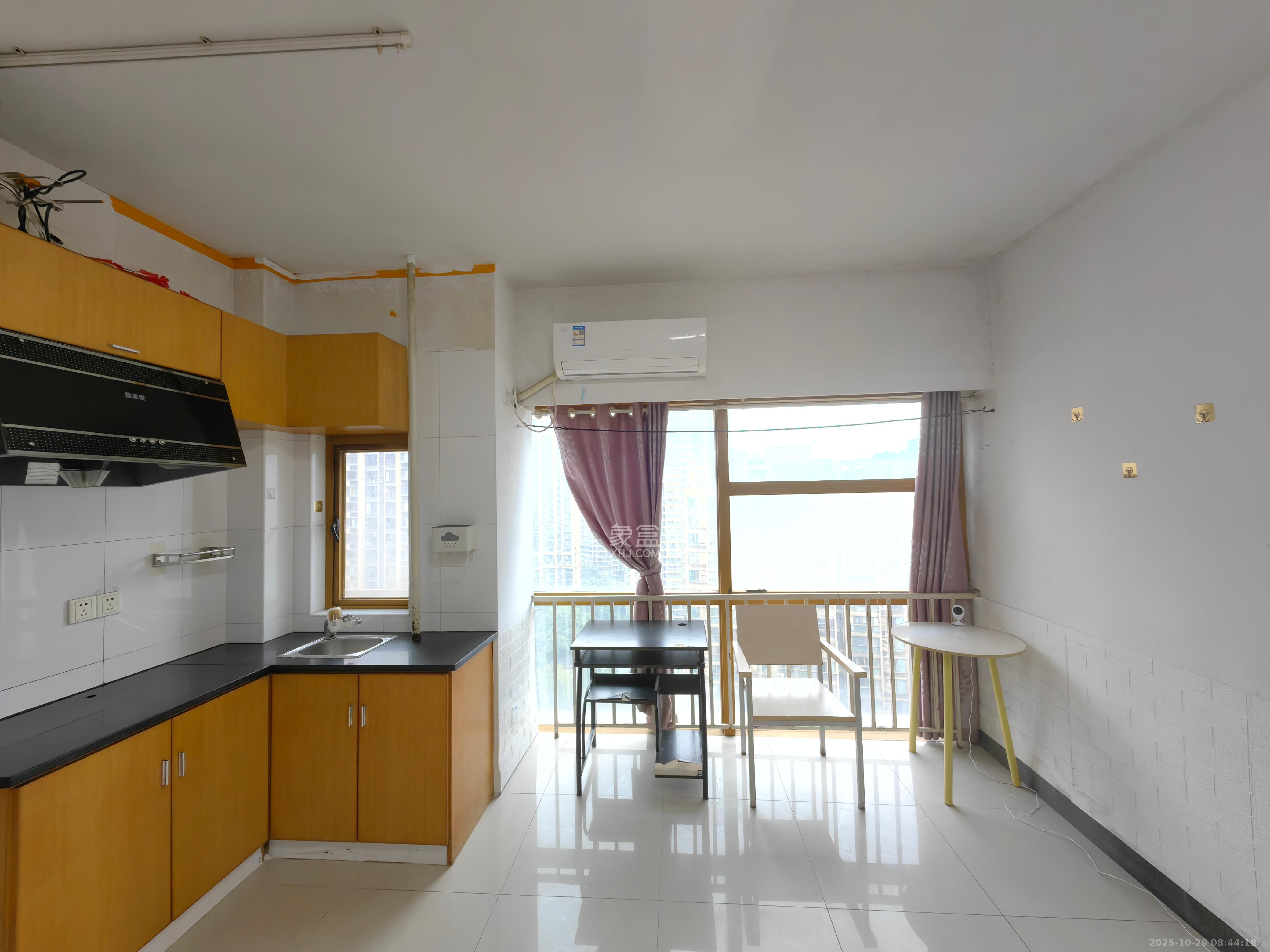 天健芙蓉盛世一期  1室1厅1卫    1400.0元/月室内图