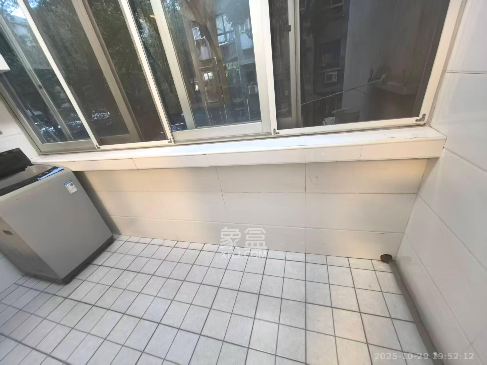 三印宿舍  2室2厅1卫    1800.0元/月 三印宿舍  2室2厅1卫    1800.0元/月室内图