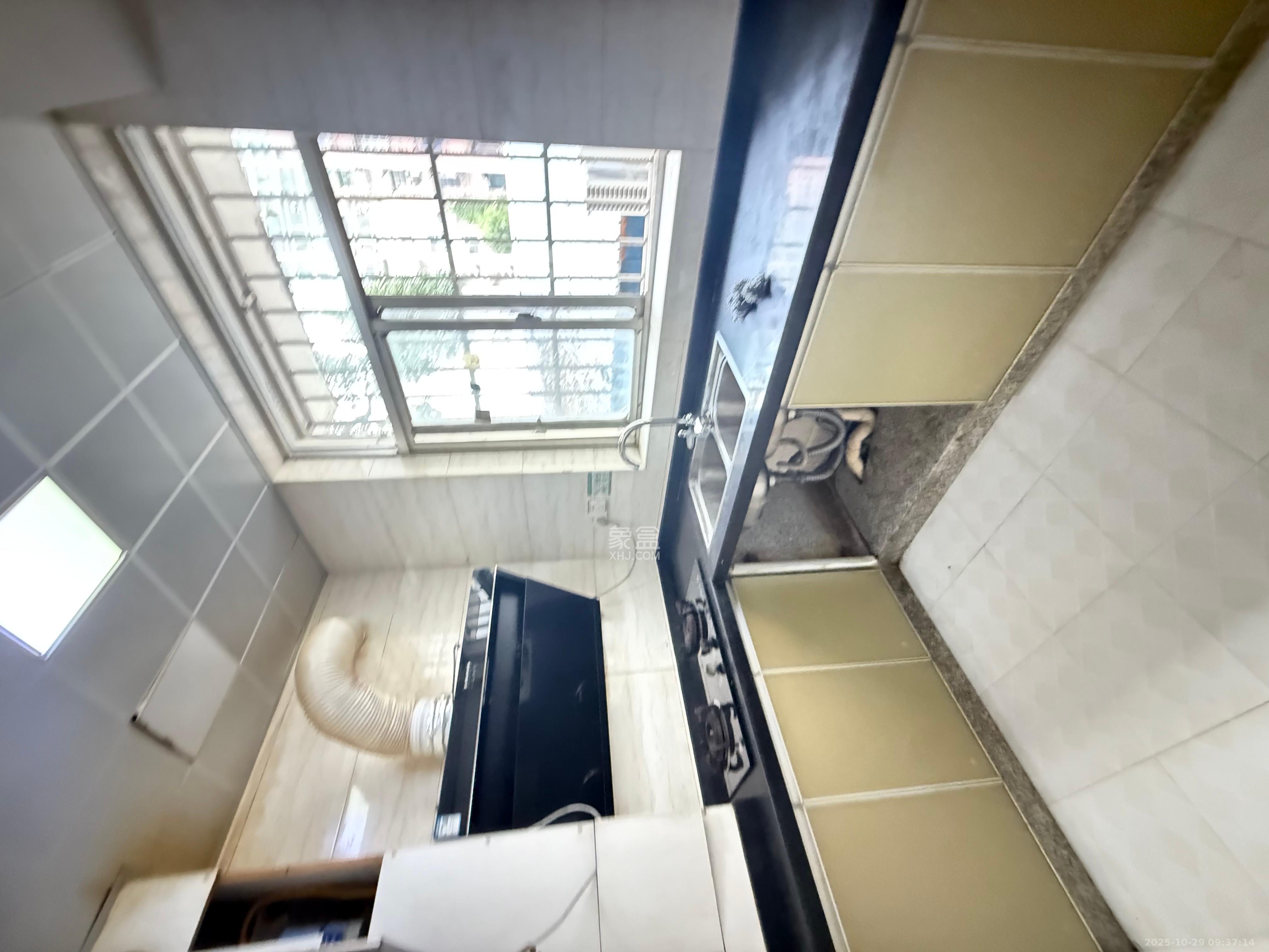 湖商住宅楼  2室1厅1卫    2100.0元/月 湖商住宅楼  2室1厅1卫    2100.0元/月室内图