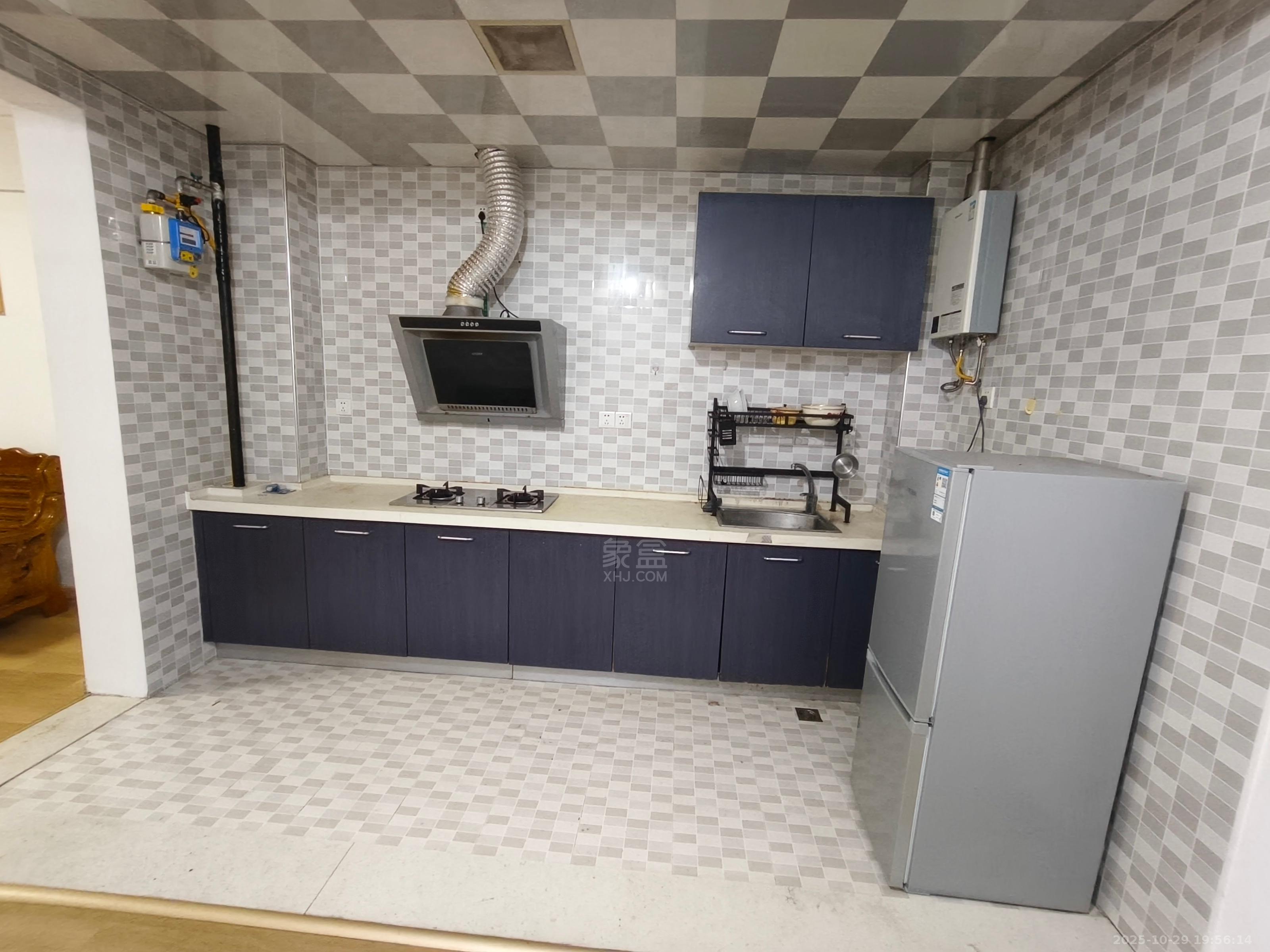 庐山恋  2室1厅1卫    1600.0元/月室内图