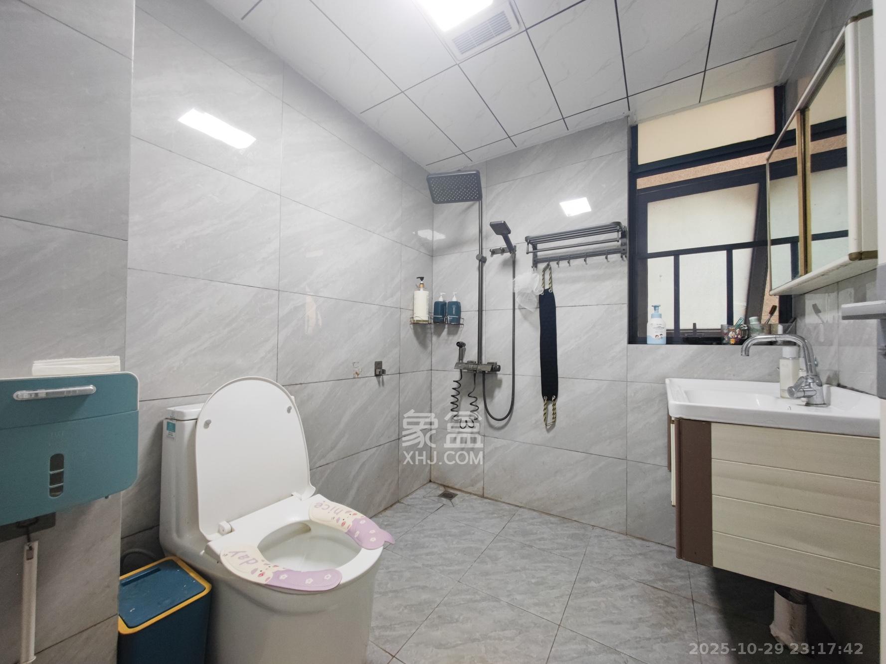 五矿万境蓝山 3室2厅2卫 108.0万 五矿万境蓝山 3室2厅2卫 108.0万卫生间