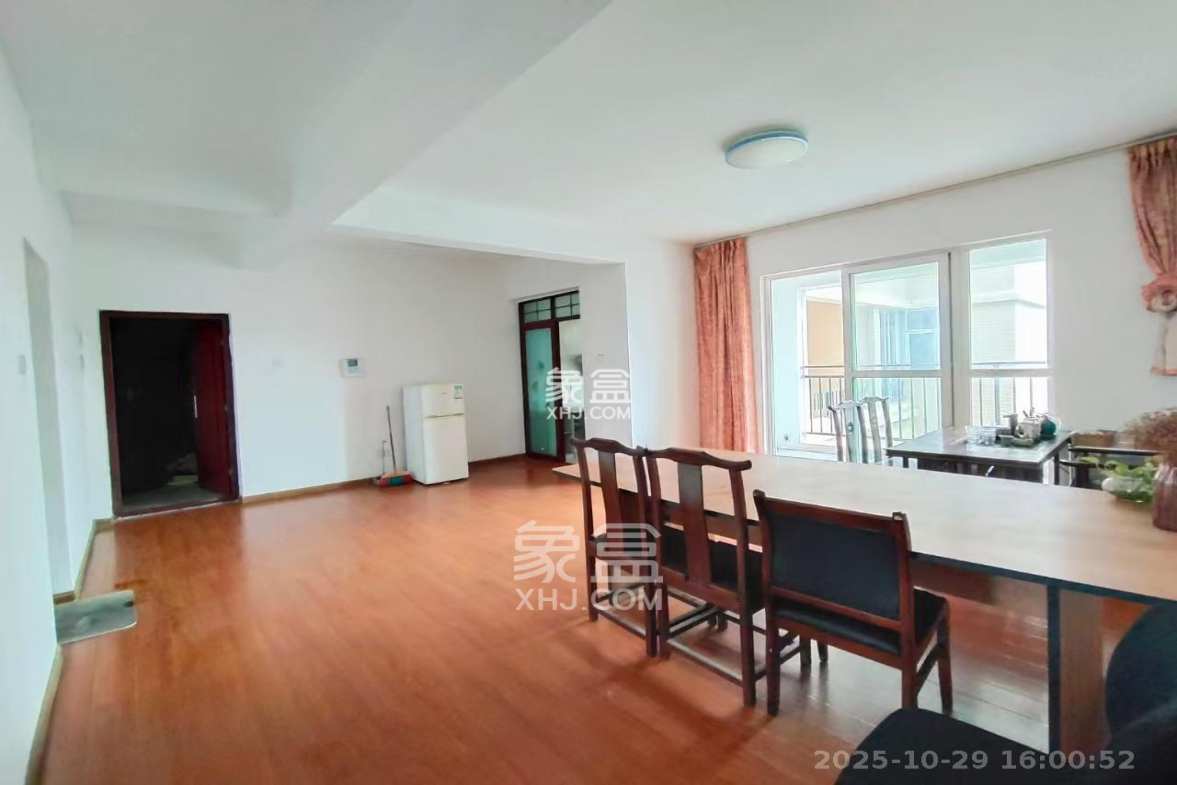 上河国际C区  3室1厅2卫    2500.0元/月 上河国际C区  3室1厅2卫    2500.0元/月室内图