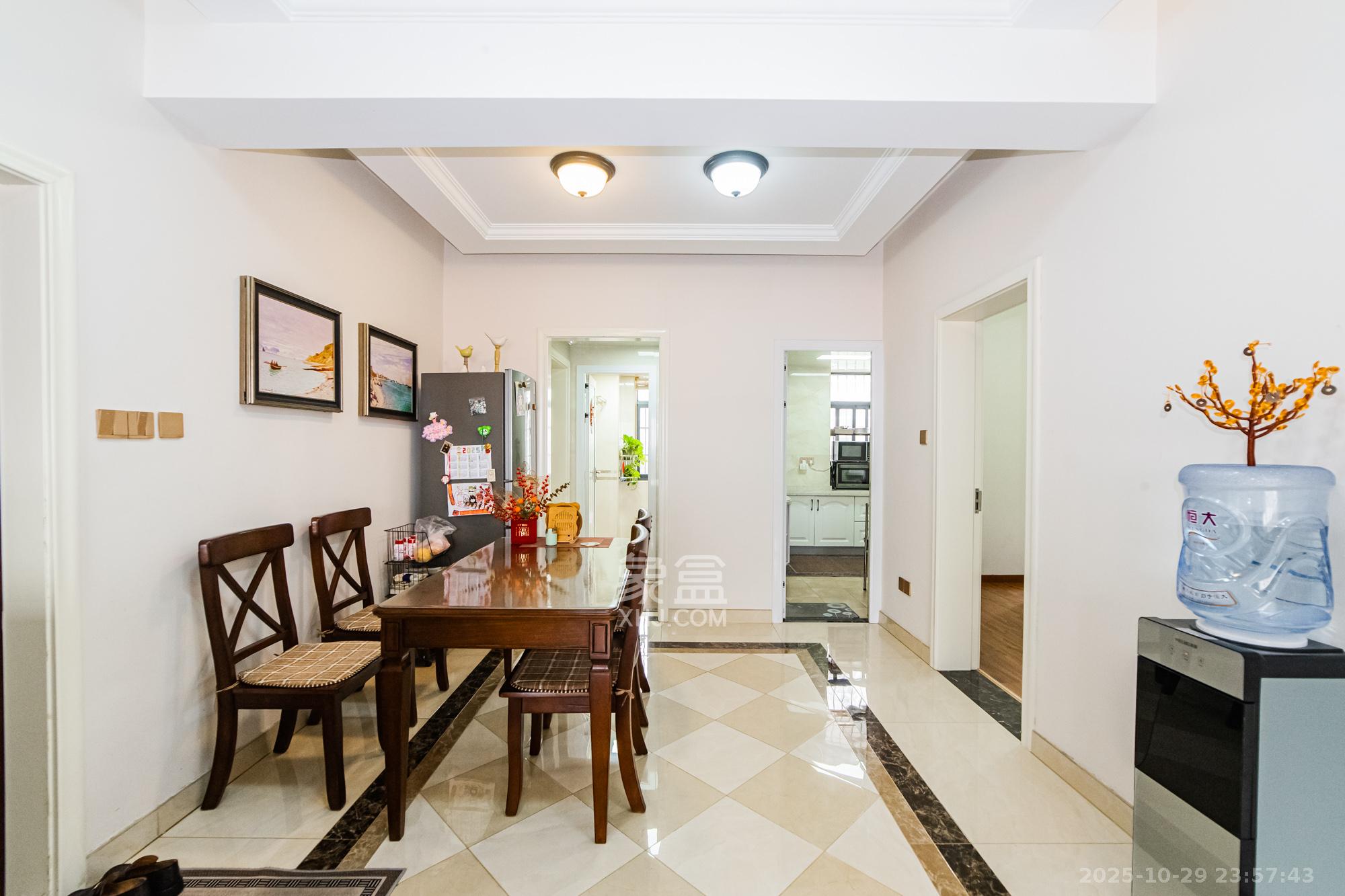 水岸兰庭  3室2厅1卫    108.0万 水岸兰庭  3室2厅1卫    108.0万客厅