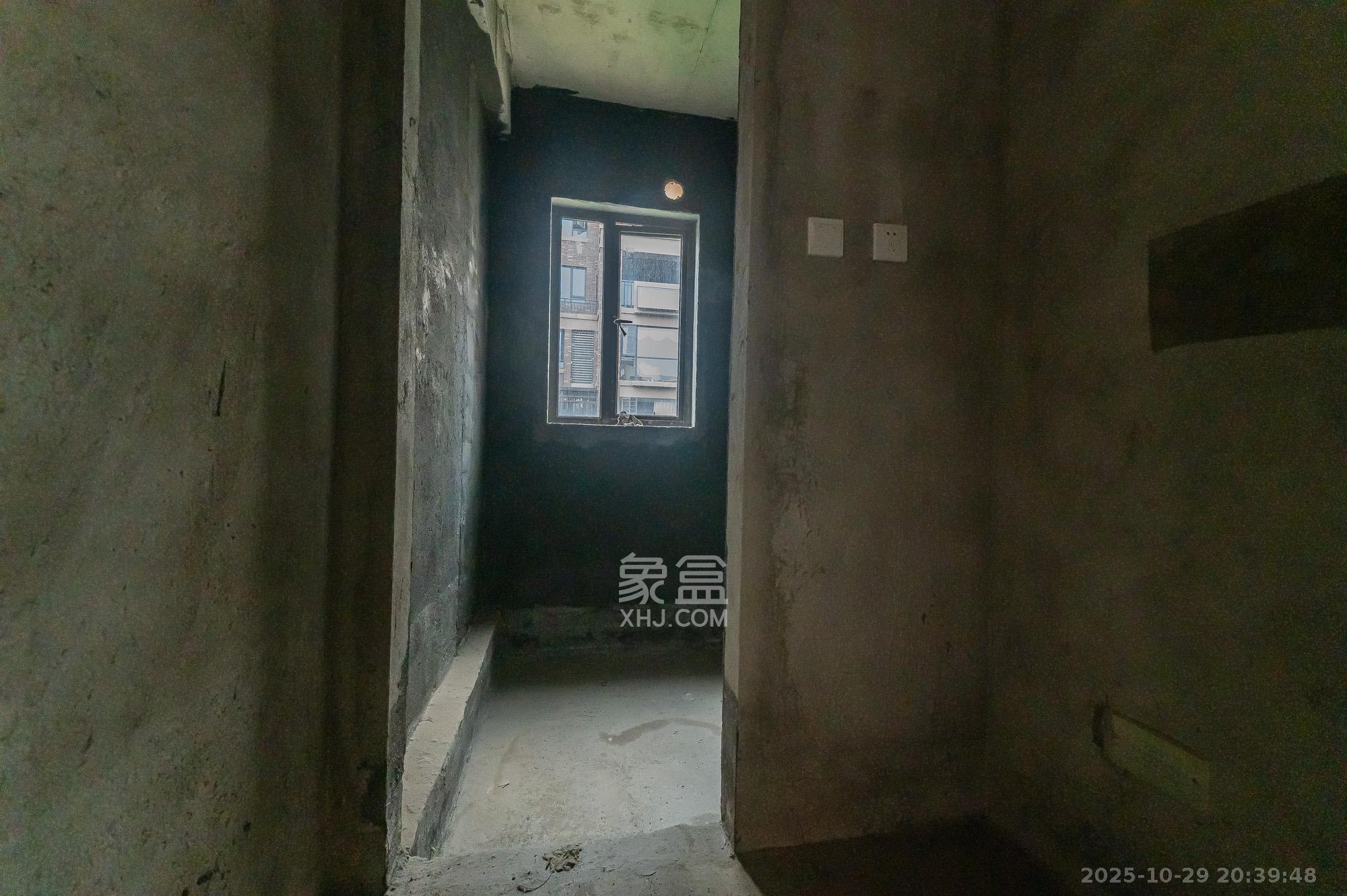 星湖湾二期洋房  5室2厅3卫    199.0万其他