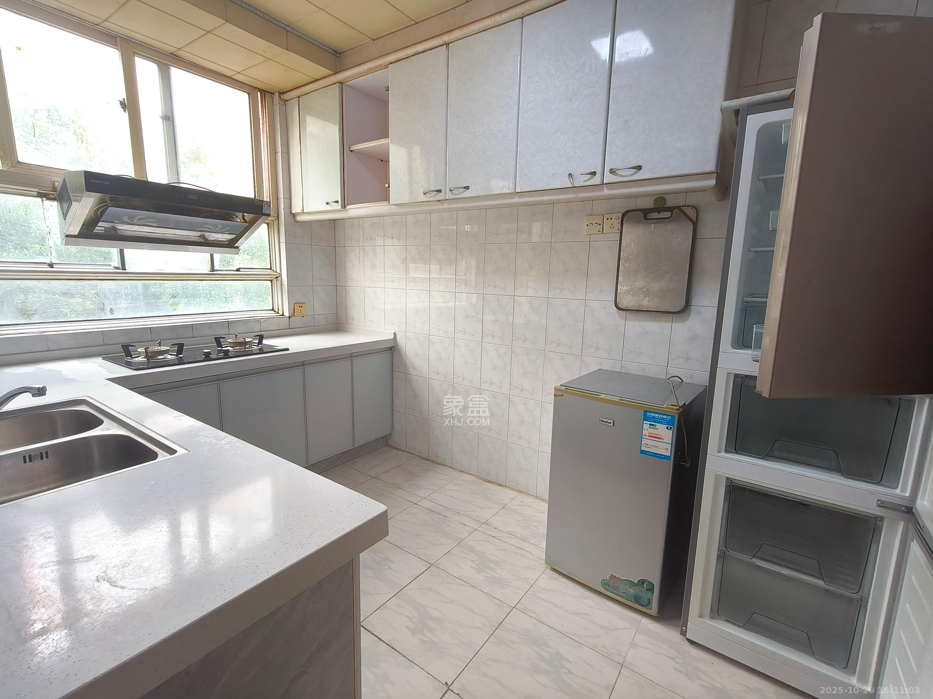 香樟路省委党校 4室2厅2卫 2000.0元/月 香樟路省委党校 4室2厅2卫 2000.0元/月室内图