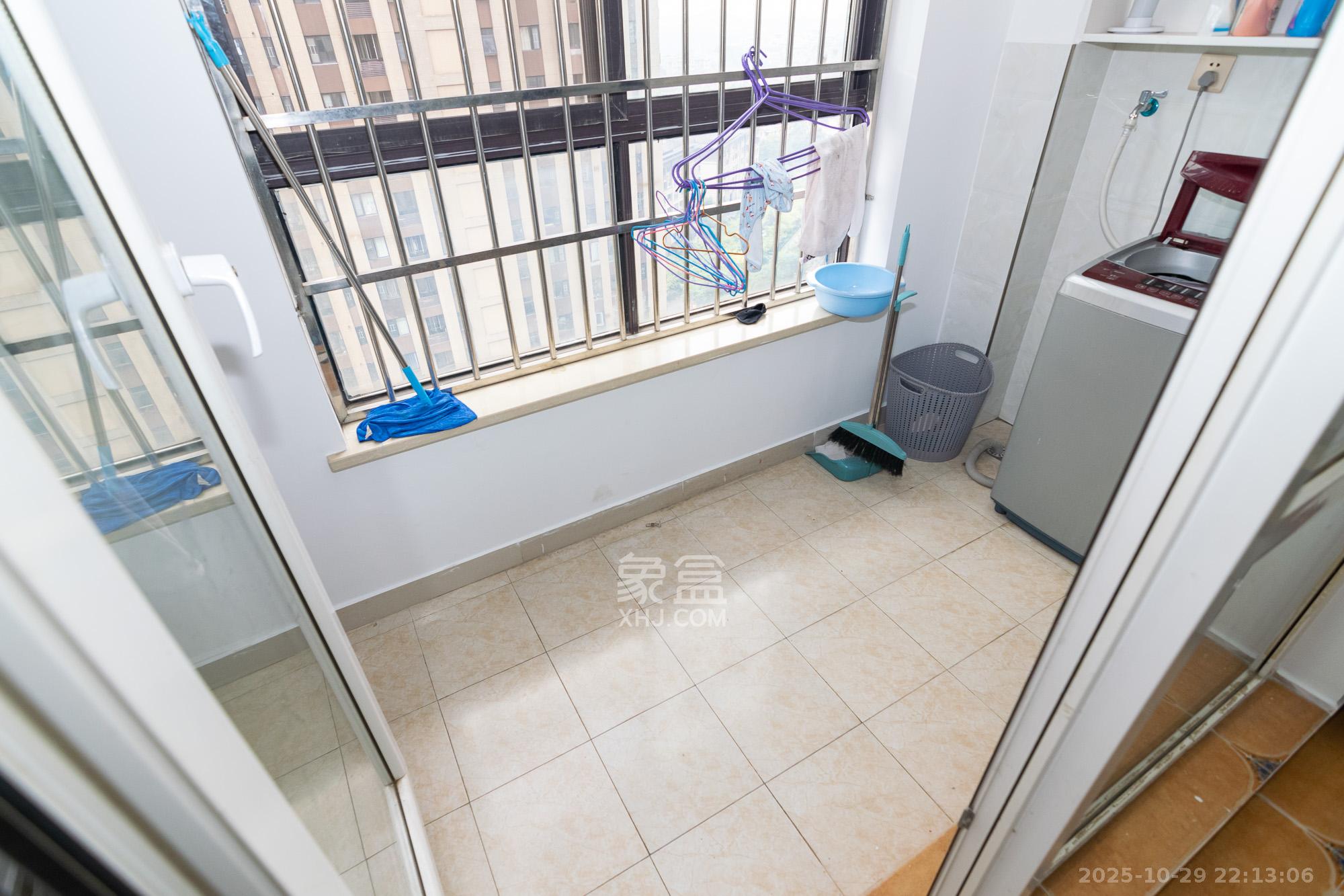 金地三千府(金地湖山樾、金地自在城)  2室2厅1卫    49.0万 金地三千府(金地湖山樾、金地自在城)  2室2厅1卫    49.0万阳台