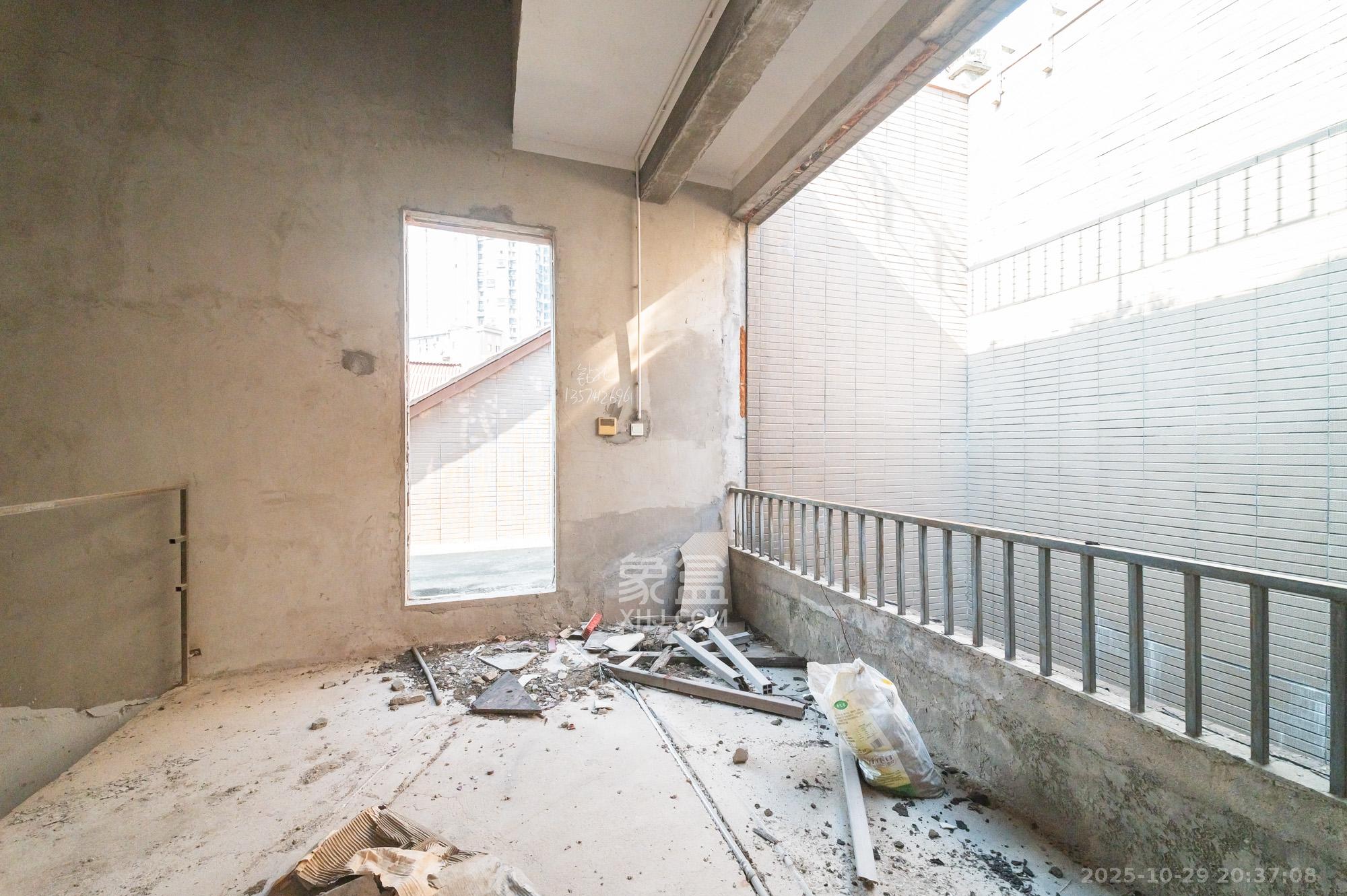 深业睿城  5室3厅4卫    520.0万 深业睿城  5室3厅4卫    520.0万其他