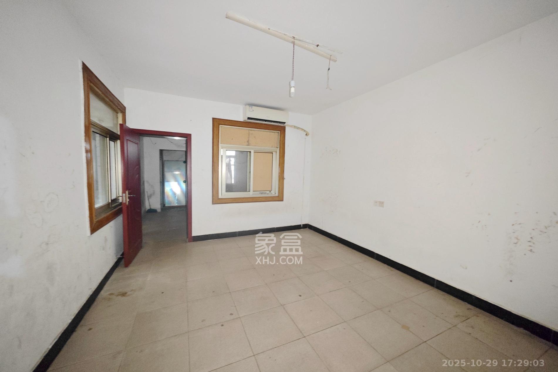 桂花二村  2室2厅2卫    39.0万卧室