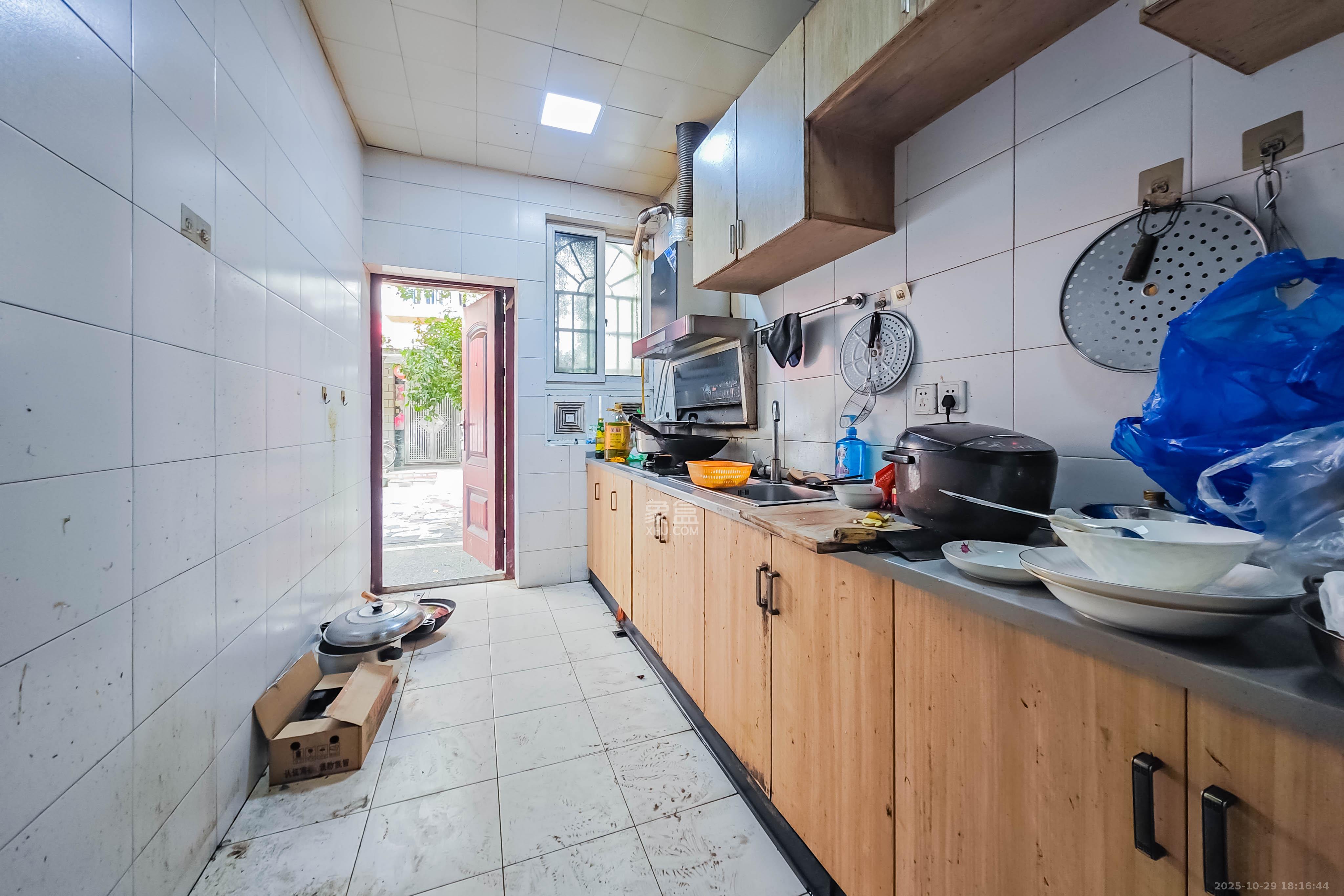 碧翠园（中房）  4室2厅3卫    188.0万厨房