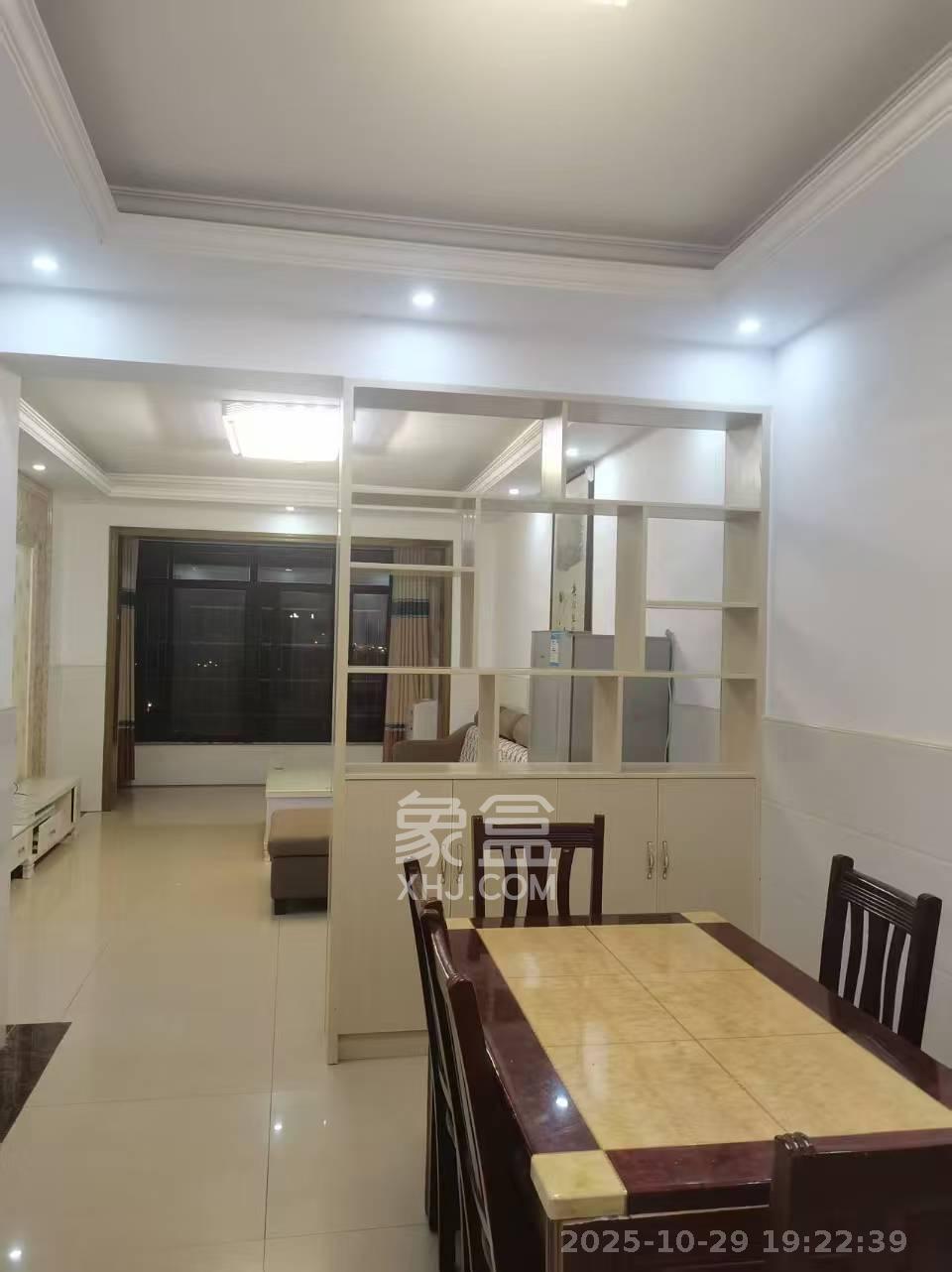 大学城安置小区  2室2厅1卫    1800.0元/月室内图