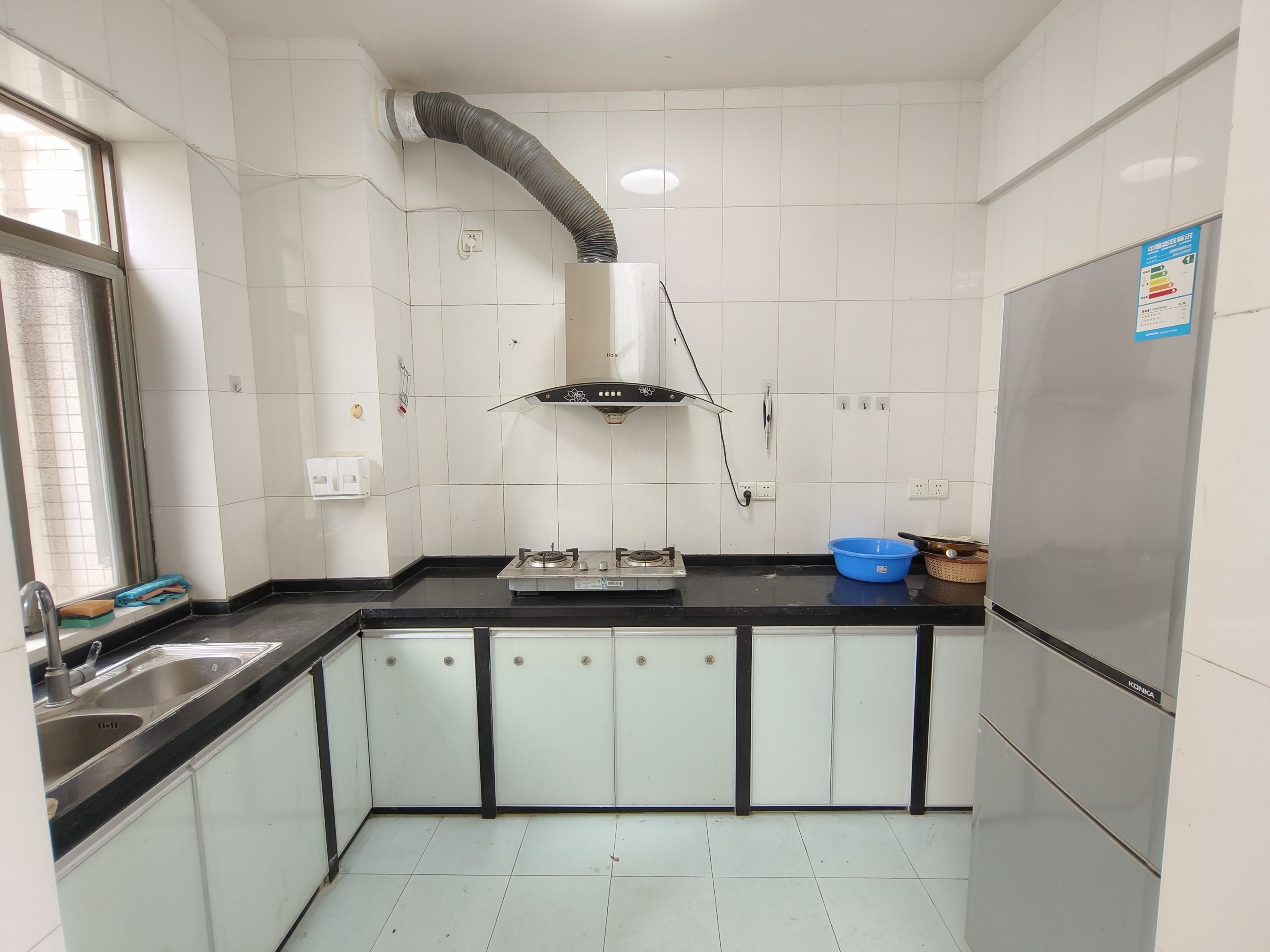 警苑小区 5室2厅2卫 4500.0元/月 警苑小区 5室2厅2卫 4500.0元/月室内图