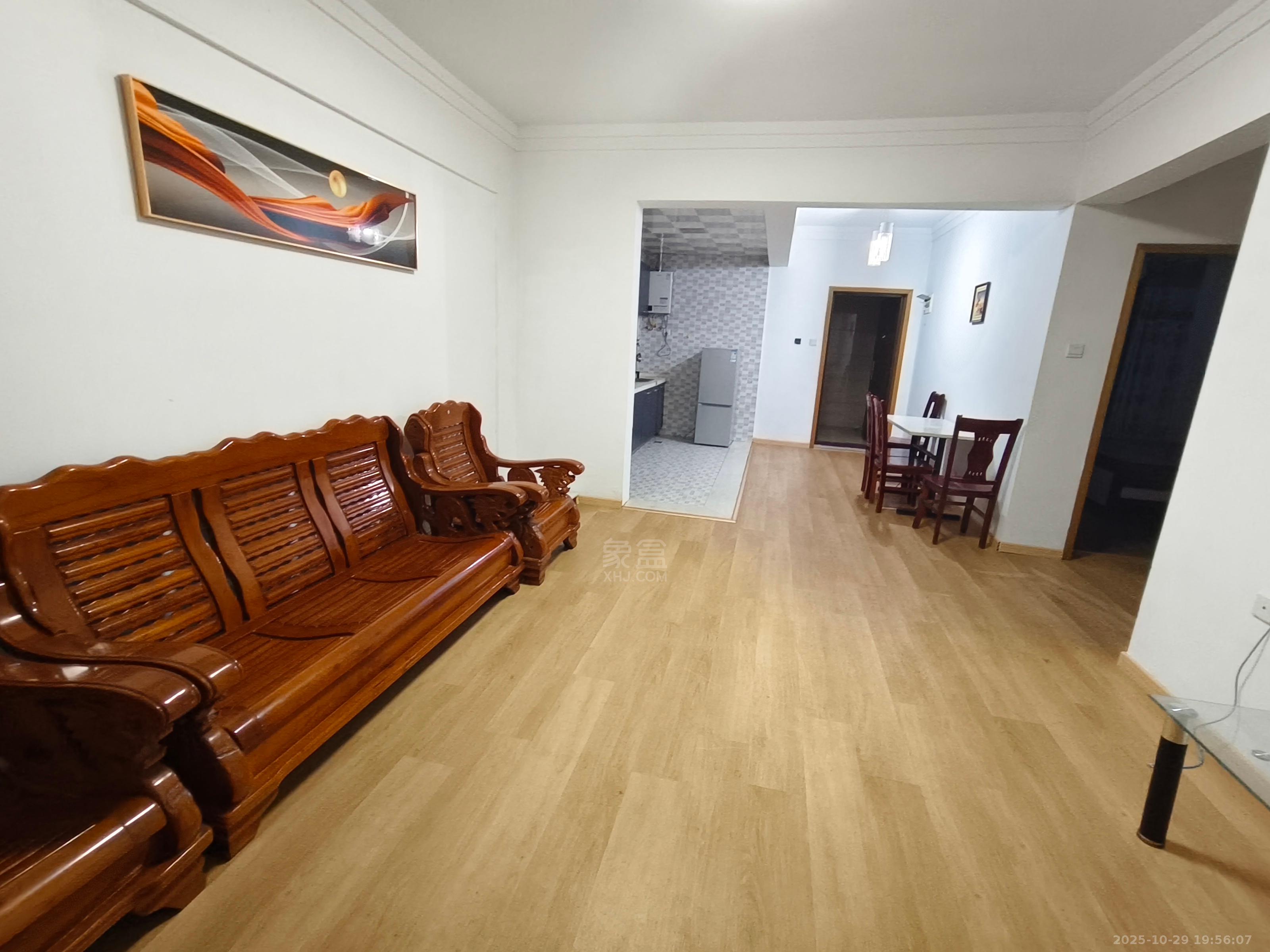 庐山恋  2室1厅1卫    1600.0元/月